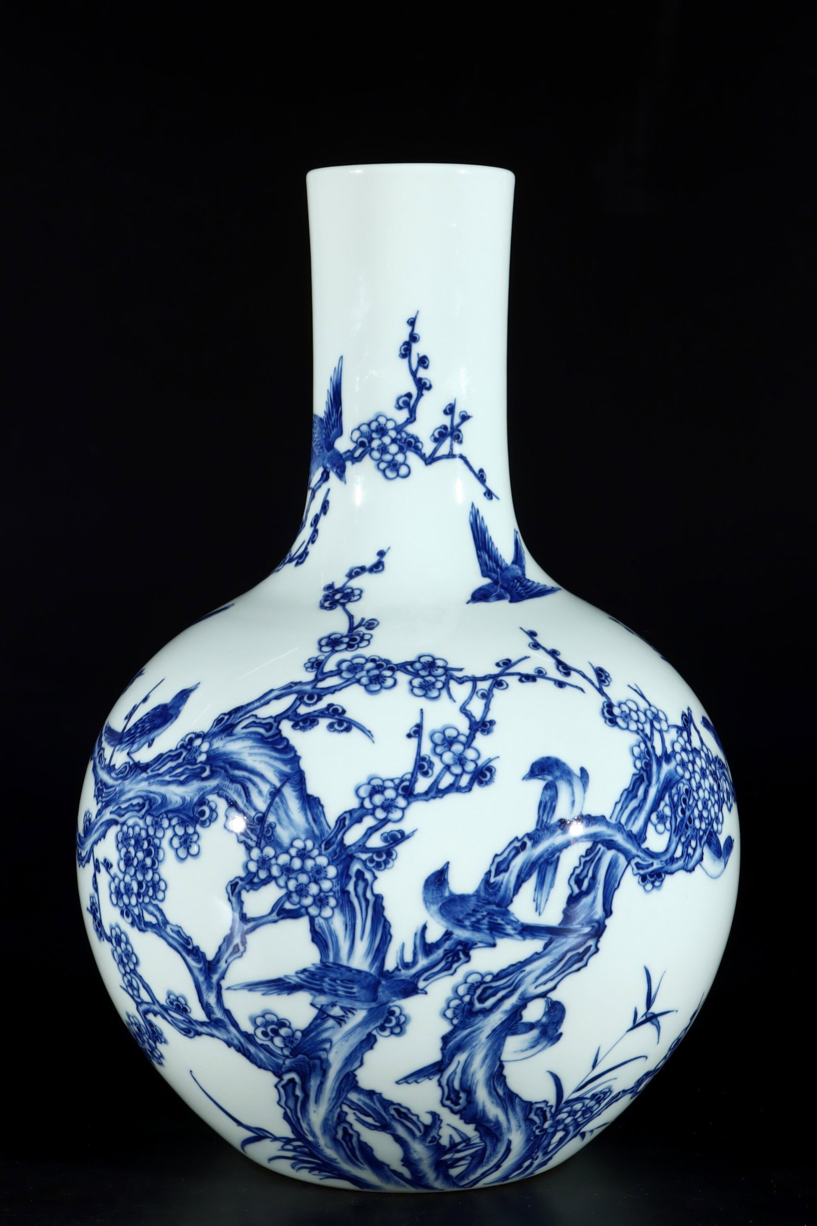 A Rare Blue and White Flower and Bird Pattern Vase: A Rare Blue and White Flower and Bird Pattern Vase,Qing Dynasty,China,Yongzheng Six-character Mark,Size:13.4inx9.1in 青花花鸟纹瓶中国清代,&#