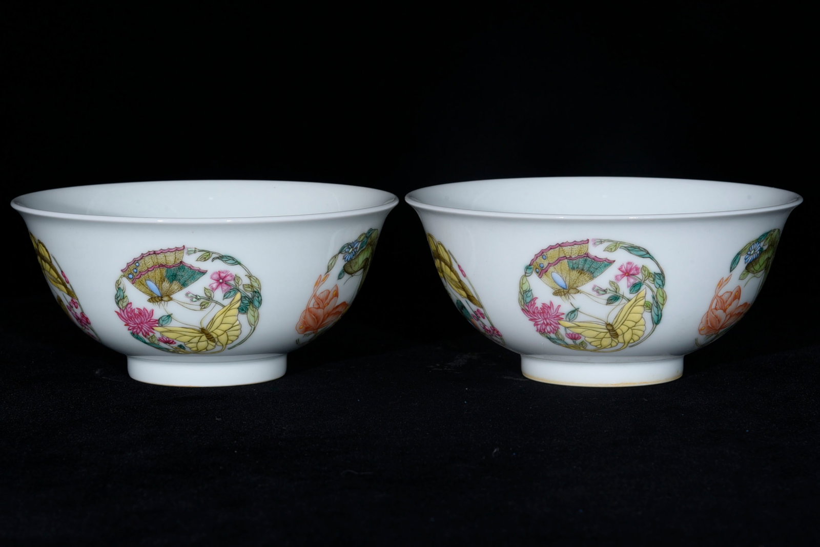 A Pair of Exquisite Famille-Rose Flower and Butterfly Pattern Bowls: A Pair of Exquisite Famille-Rose Flower and Butterfly Pattern Bowl,Qing Dynasty,China,Yongzheng Four-character Mark,Size:2.8inx6ins 一对粉彩花卉蝴蝶 