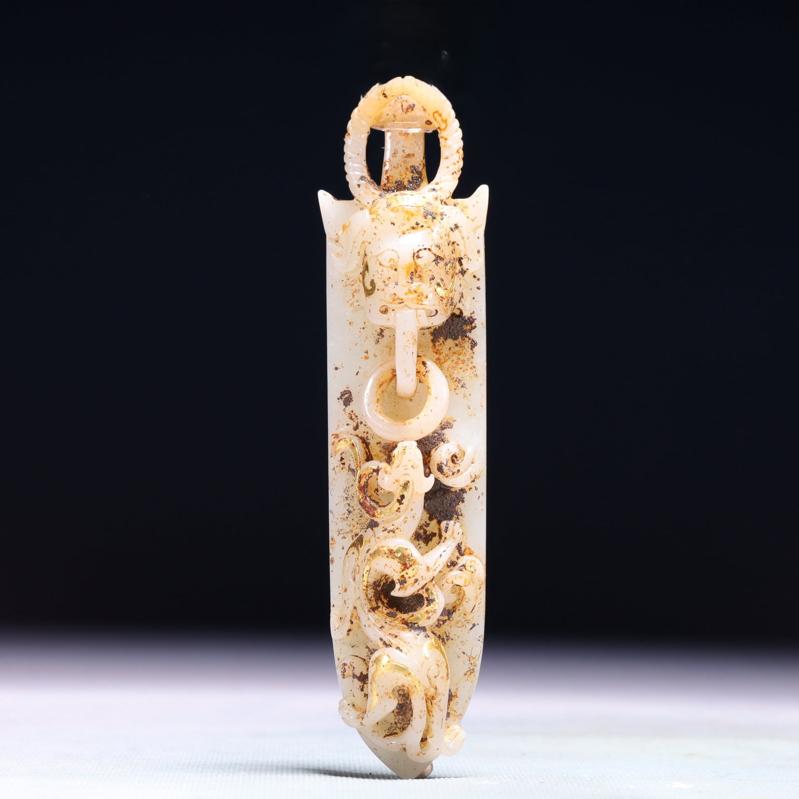 An Exquisite White Jade Inlaid Gold Dragon Pattern Pendant: An Exquisite White Jade Inlaid Gold Dragon Pattern Pendant,Qing Dynasty,China,Size:1.2inx0.8inx5.5in,Weight:109.9g 白玉错金龙纹挂件,中国