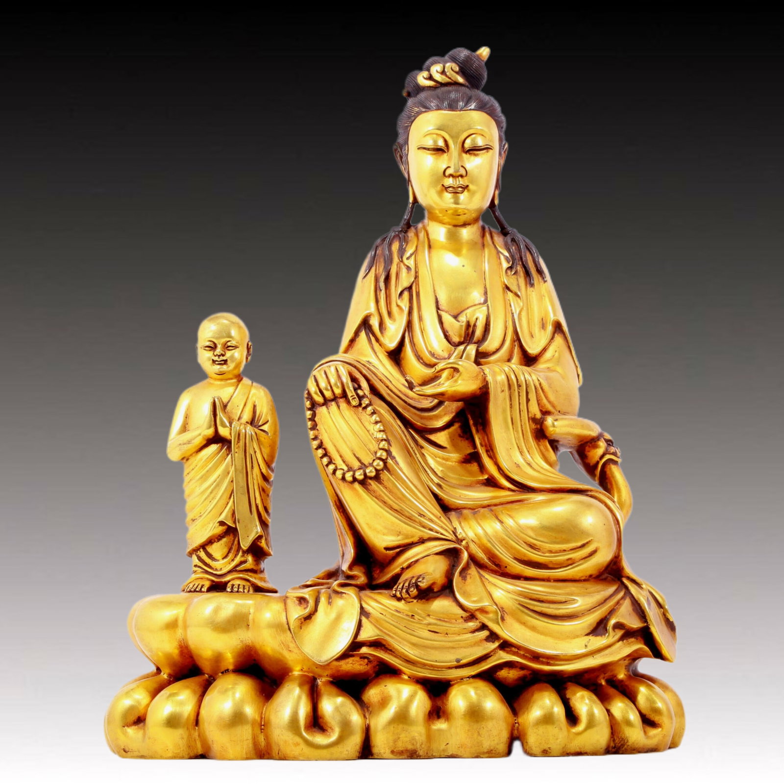 A majestic gilt bronze statue of Guanyin: A solemn gilt bronze Guanyin statue, Yongle six-character mark, Ming Dynasty, China, Guanyin's posture is graceful, with an expression of compassion and wisdom. Guanyin's gestures often have special m