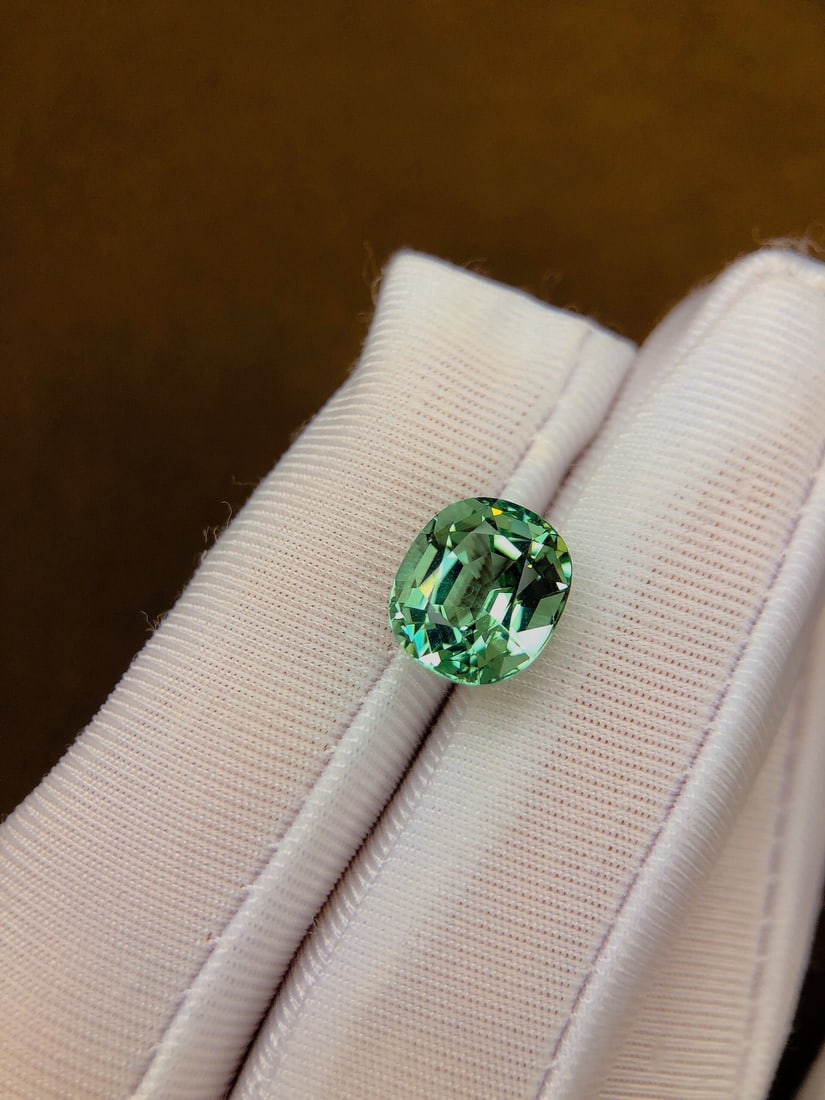 4.9Ctw Natural Tourmaline Loose: 4.9Ctw Natural Tourmaline Loose,Size:0.4inx0.4inx0.3in 4.9Ctw天然碧玺裸石
