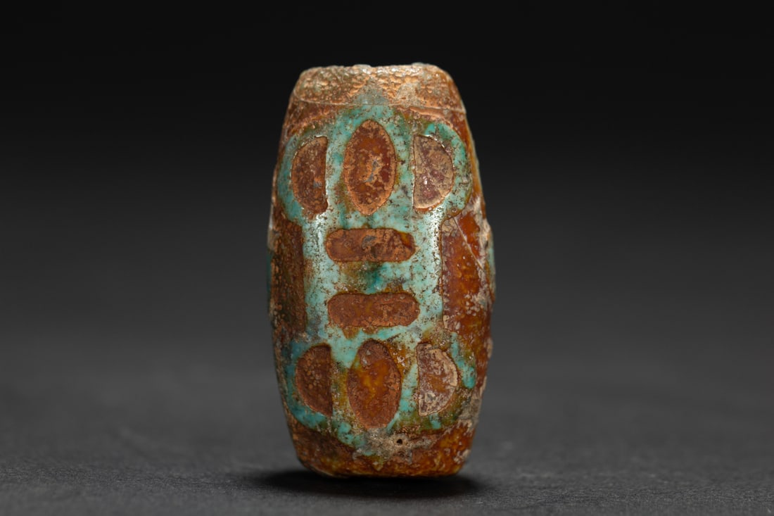 An Exquisite Dzi Bead Pendant: An Exquisite Dzi Bead Pendant,Qing Dynasty,China,Size:2in,Weight:50g 天珠挂件,中国清代