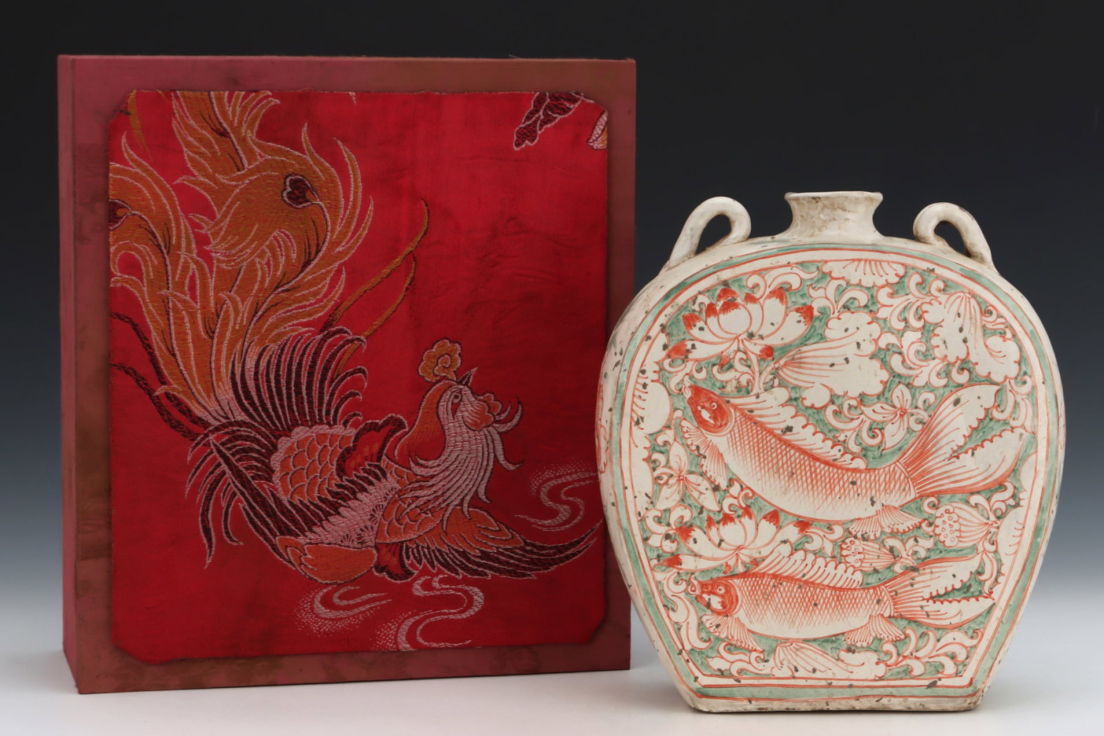 A Rare Cizhou yao Red-and-Green Glazed Hornwort Pattern Double-Ears Vase: A Rare Cizhou yao Red-and-Green Glazed Hornwort Pattern Double-Ears Vase,Song Dynasty,China,Size:12.5inx11in 磁州窑红绿彩鱼藻纹双耳