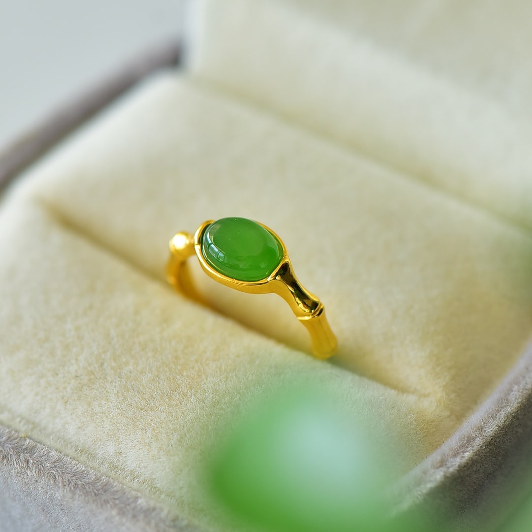 An Exquisite Sterling Silver-Gold Plated Inlaid Jasper Ring: An Exquisite Sterling Silver-Gold Plated Inlaid Jasper Ring,Size:0.2inx0.4in 纯银镀金镶碧玉戒指