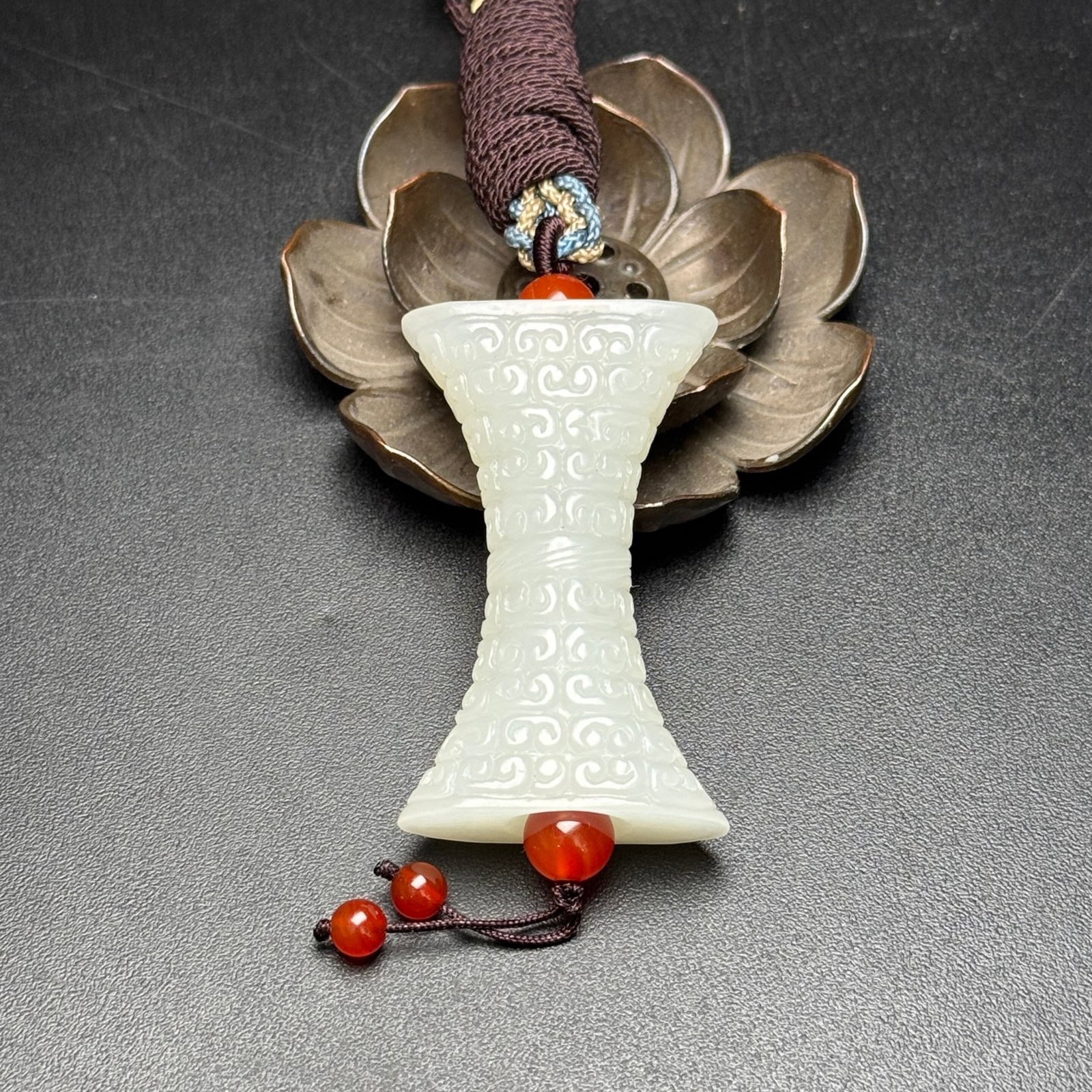 An Exquisite White Jade Ruyi Pattern Pendant: An Exquisite White Jade Ruyi Pattern Pendant,Qing Dynasty,China,Size:2inx1.2inx0.5in,Weight:31g 白玉如意纹挂件,中国清代