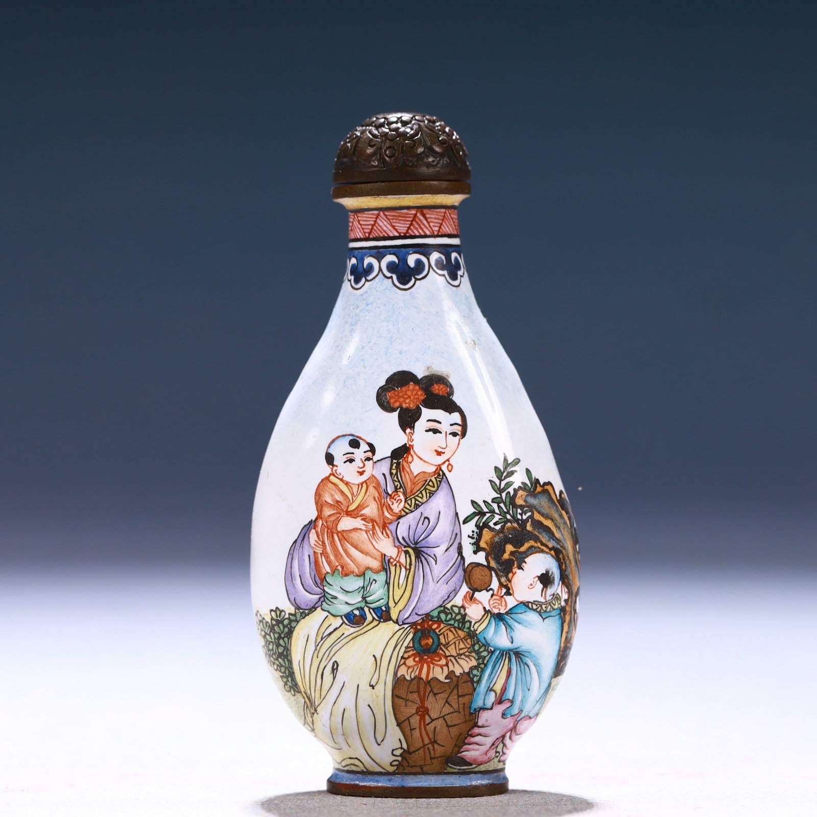 An Exquisite Painted Enamel Figure Pattern Snuff Bottle (1 of 6)