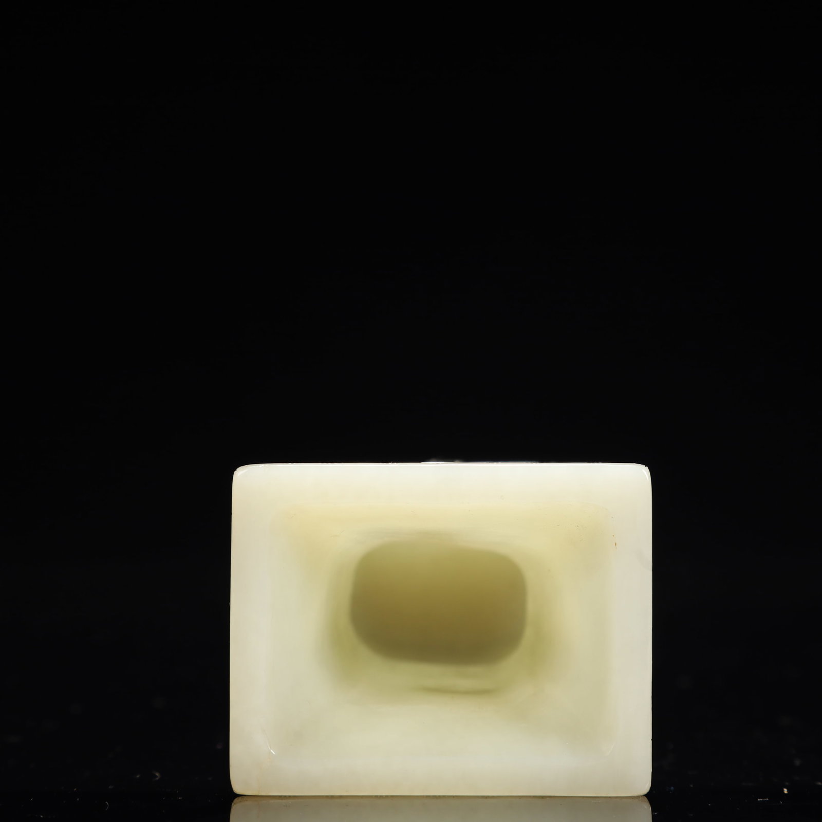 An Exquisite White Jade Beast-Face Pattern Vase - 7