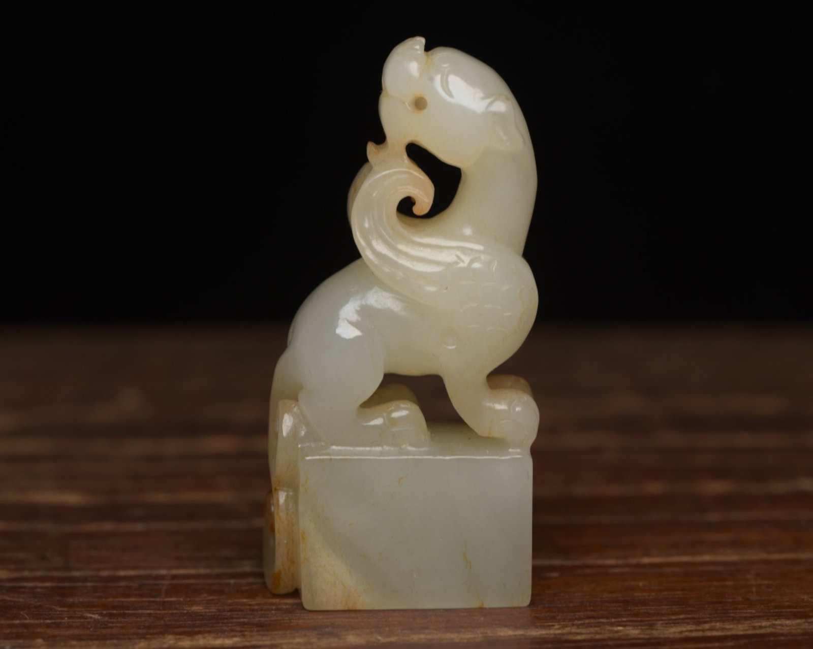 An Exquisite White Jade Dragon Seal: An Exquisite White Jade Dragon Seal,Qing Dynasty,China,Size:2.6inx1.2inx0.8in,Weight:71g 白玉龙印章,中国清代