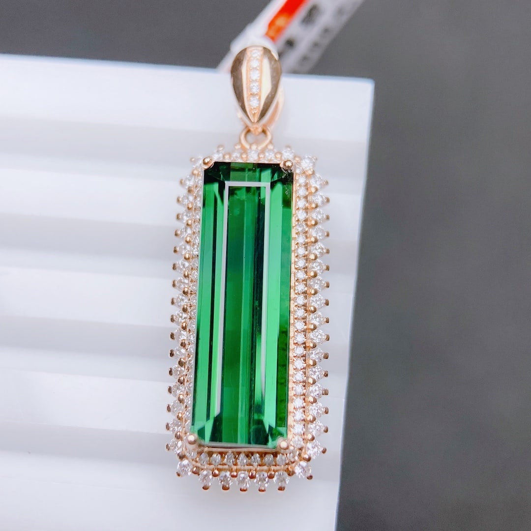 7.557Ctw Natural Tourmaline Necklace: 7.557Ctw Natural Tourmaline Necklace,Size:0.8inx0.3in 7.557Ctw天然碧玺项链