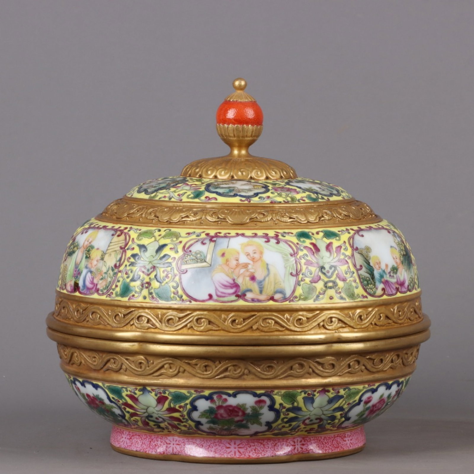 An Exquisite Enamel Gilt Character and Story Pattern Box with Cover (1 of 9)