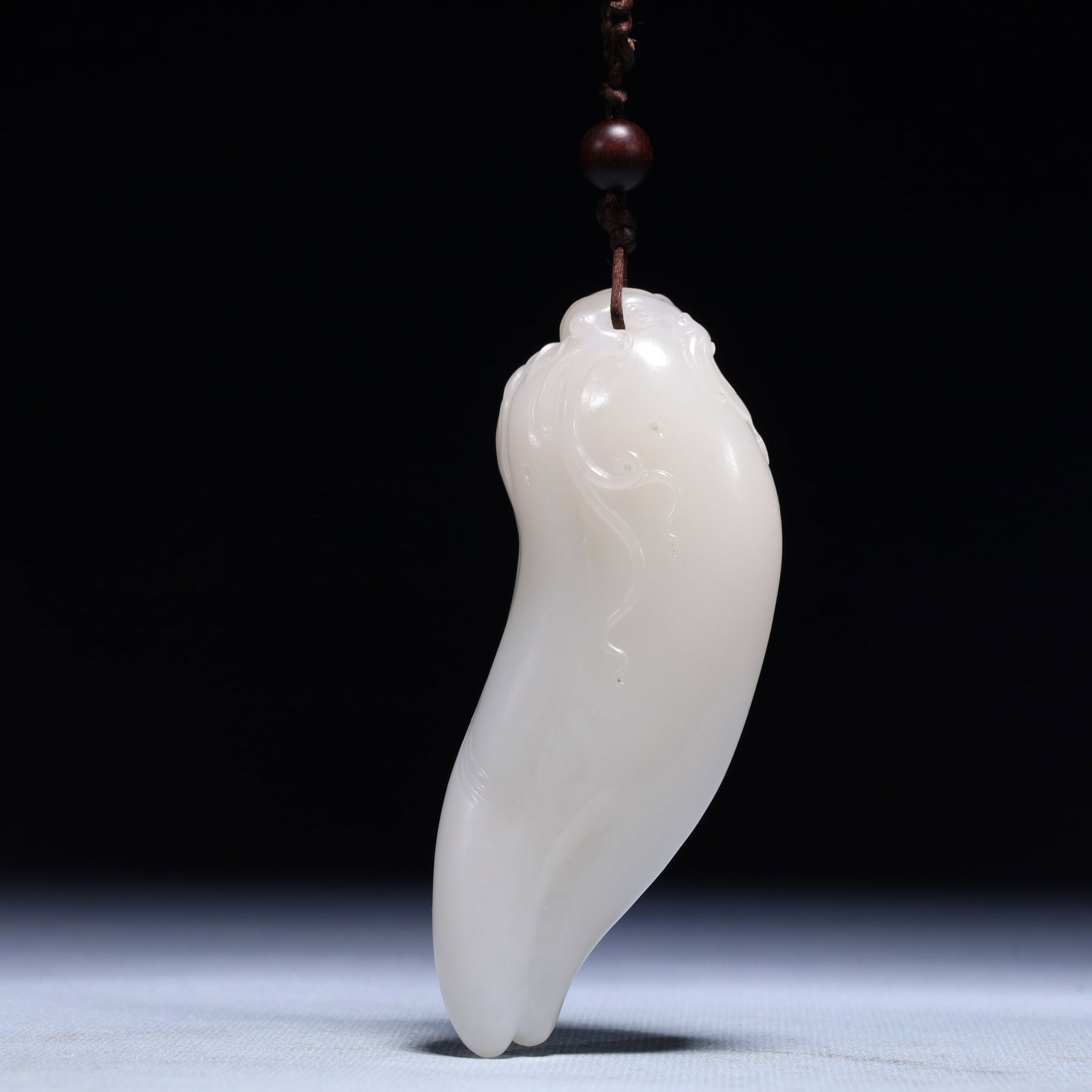 An Exquisite White Jade Beast Pendant: An Exquisite White Jade Beast Pendant,Qing Dynasty,China,Size:1.4inx1.2inx3.9in,Weight:192.7g 白玉兽挂件,中国清代
