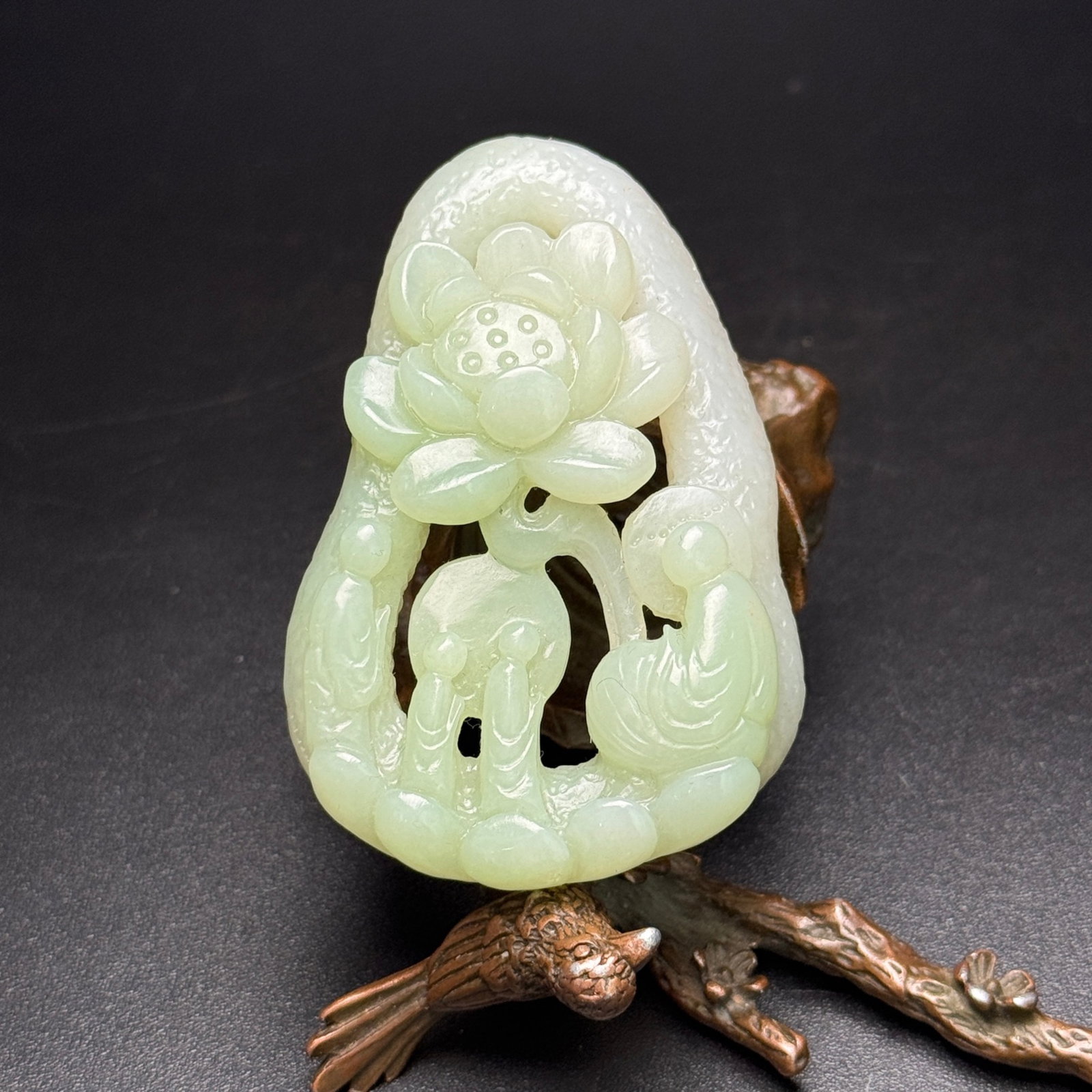 An Exquisite White Jade Lotus Buddha Statue Pattern Pendant: An Exquisite White Jade Lotus Buddha Statue Pattern Pendant,Qing Dynasty,China,Size:1.8inx2.6inx0.6in,Weight:50g 白玉莲花佛像纹挂件,中ࢲ