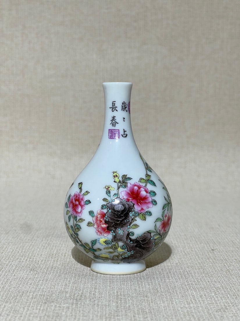 An Exquisite Famille-Rose Flower Pattern Snuff Bottle,with poem (1 of 6)