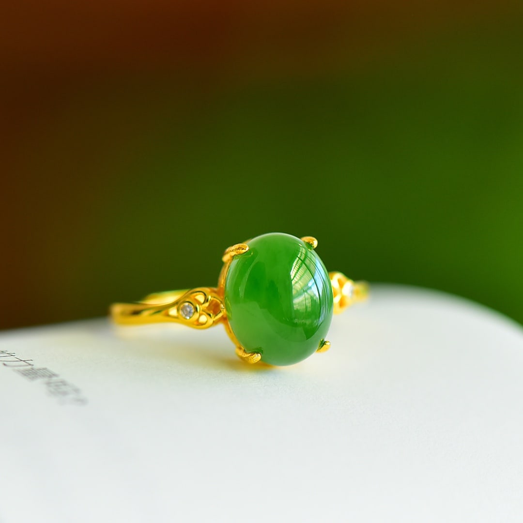 An Exquisite Sterling Silver-Gold Plated Inlaid Jasper Ring: An Exquisite Sterling Silver-Gold Plated Inlaid Jasper Ring,Size:0.3inx0.4in 纯银镀金镶碧玉戒指