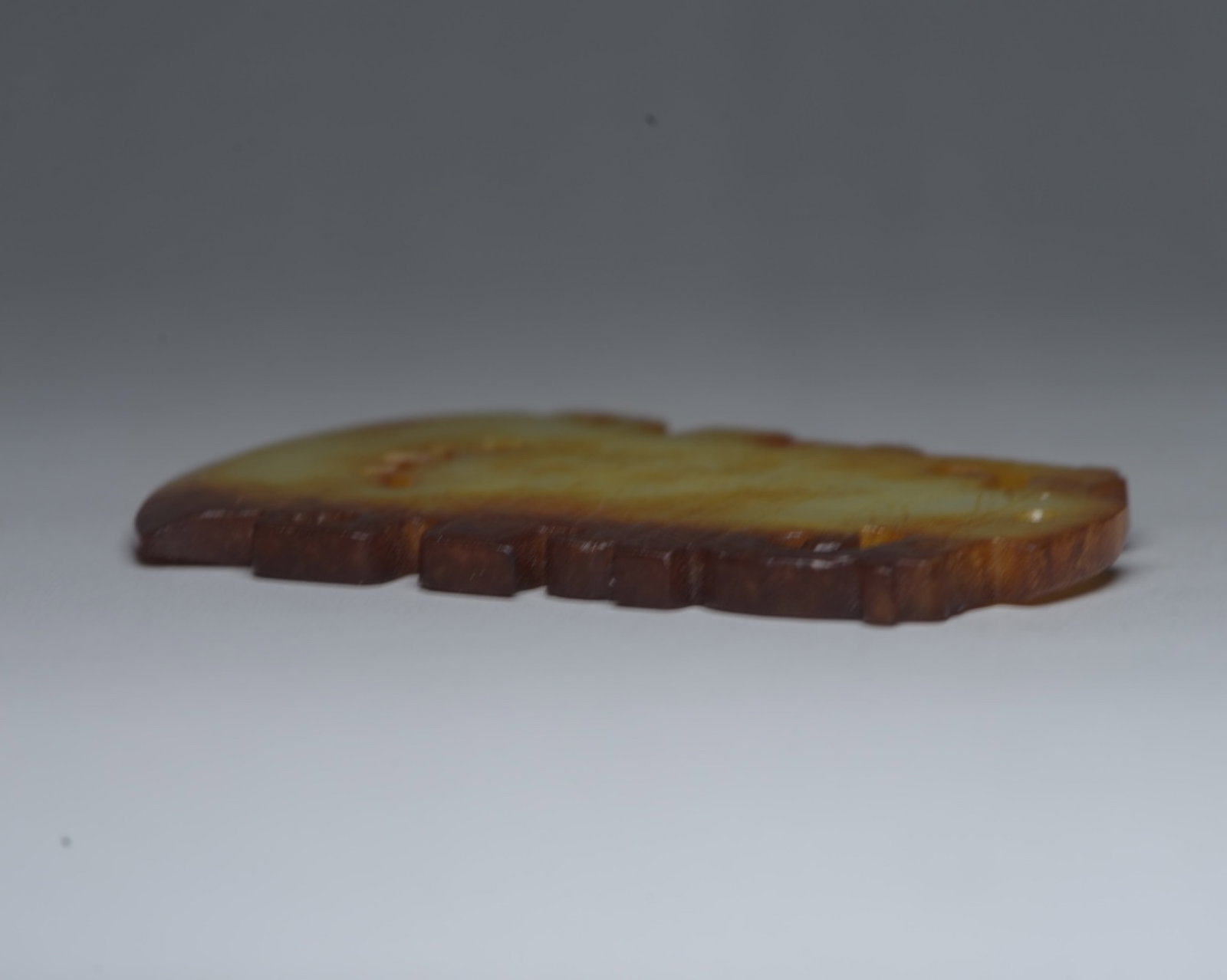 An Exquisite White Jade Beast-Face Pattern Pendant - 3