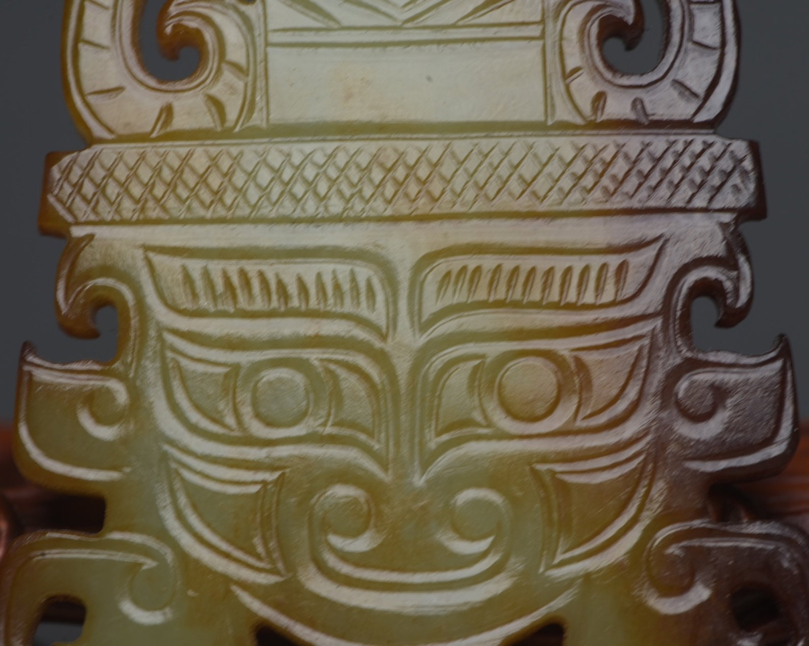 An Exquisite White Jade Beast-Face Pattern Pendant - 5