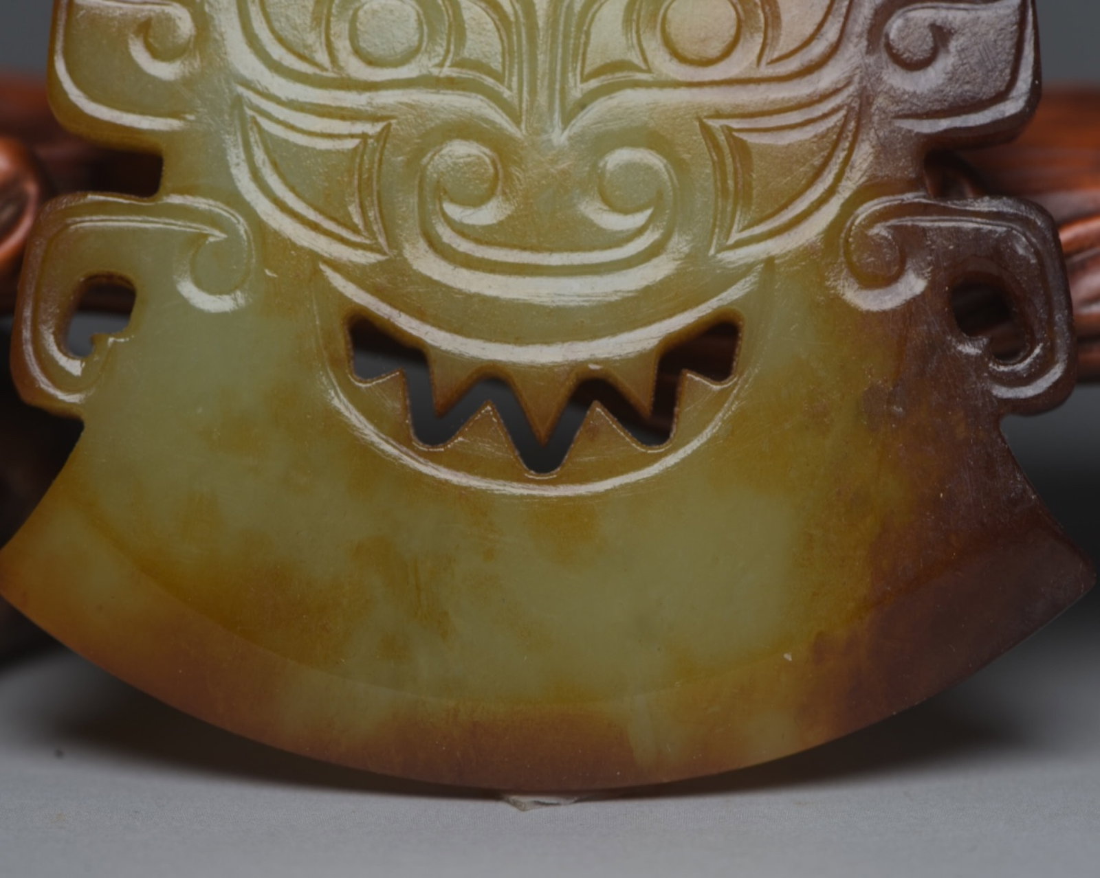 An Exquisite White Jade Beast-Face Pattern Pendant - 6