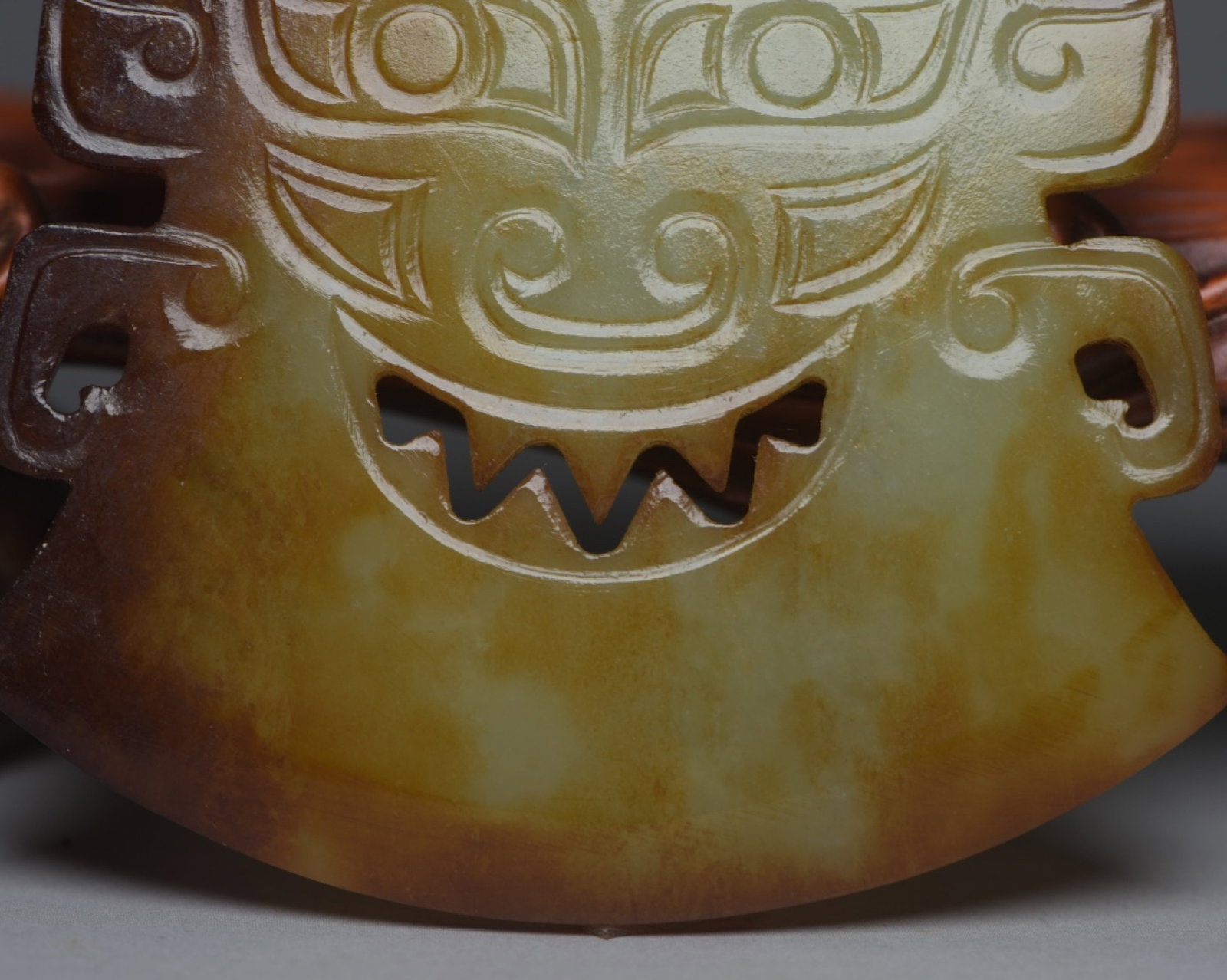 An Exquisite White Jade Beast-Face Pattern Pendant - 9
