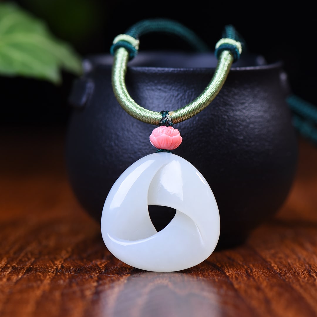 An Exquisite White Jade Pendant: An Exquisite White Jade Pendant,Size:1.3inx1.3inx0.4in 白玉挂件