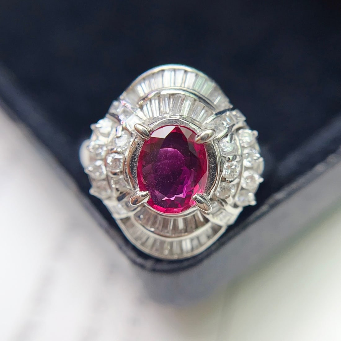 A Exquisite 18k Gold Inlaid 1.06ct Natural Ruby and 0.840ct Diamond Ring: A Exquisite 18k Gold Inlaid 1.06ct Natural Ruby and 0.840ct Diamond Ring,Total Weight:11.51g 18k金镶 1.06ct 天然红宝石和 0.840ct 钻石戒