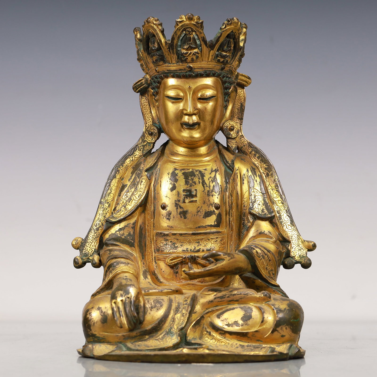A Marvelous Gilt-Bronze Figure Of Guanyin: A Marvelous Gilt-Bronze Figure Of Guanyin. The figure with a serene expression is rendered clad in long,flowing robes,the voluminous drapery elegantly cascading in folds,surmounted by a splendid diade