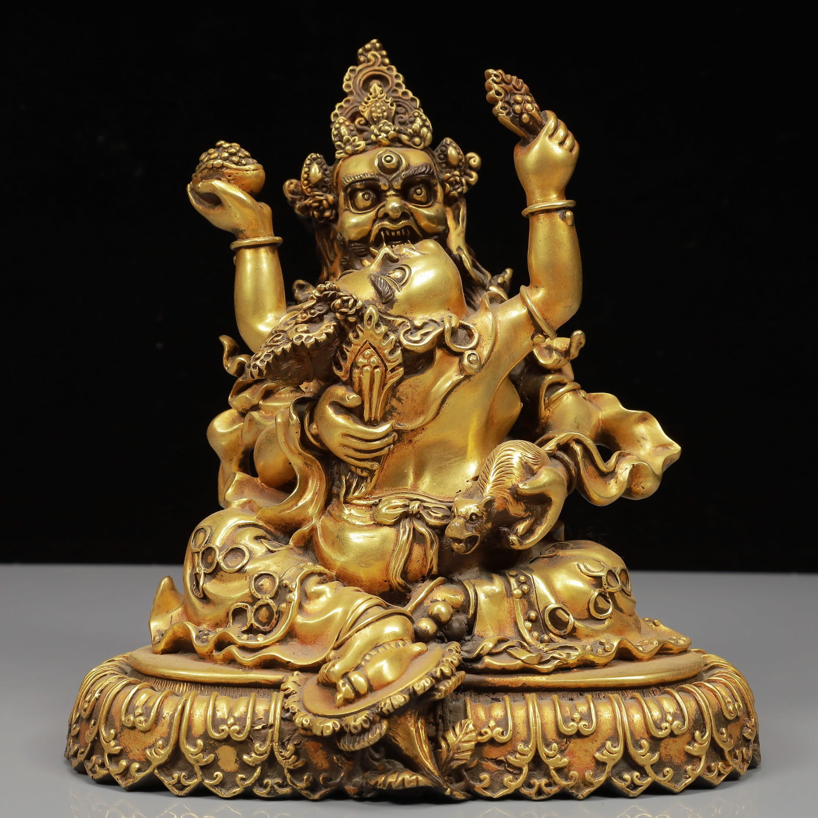 A Solemn Gilt Bronze Statue of Mammon: A Solemn Gilt Bronze Statue of Mammon,Qing Dynasty, China,Size:8.3inx5.5inx9.4in,Weight:5150g 铜鎏金财神像,中国清代