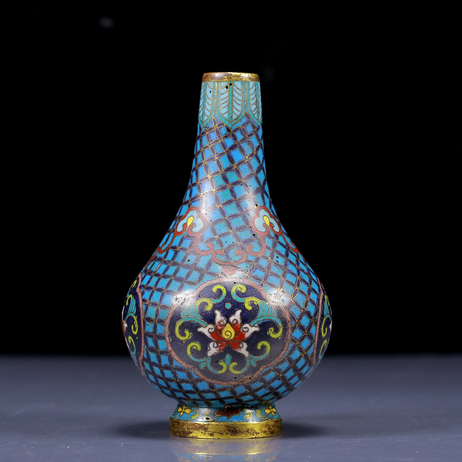 An Exquisite Cloisonne Lotus Pattern Vase: An Exquisite Cloisonne Lotus Pattern Vase,Qing Dynasty, China,Qianlong Four-character Mark,Size:3.1inx5.5in,Weight:325g 景泰蓝莲花纹瓶，清代