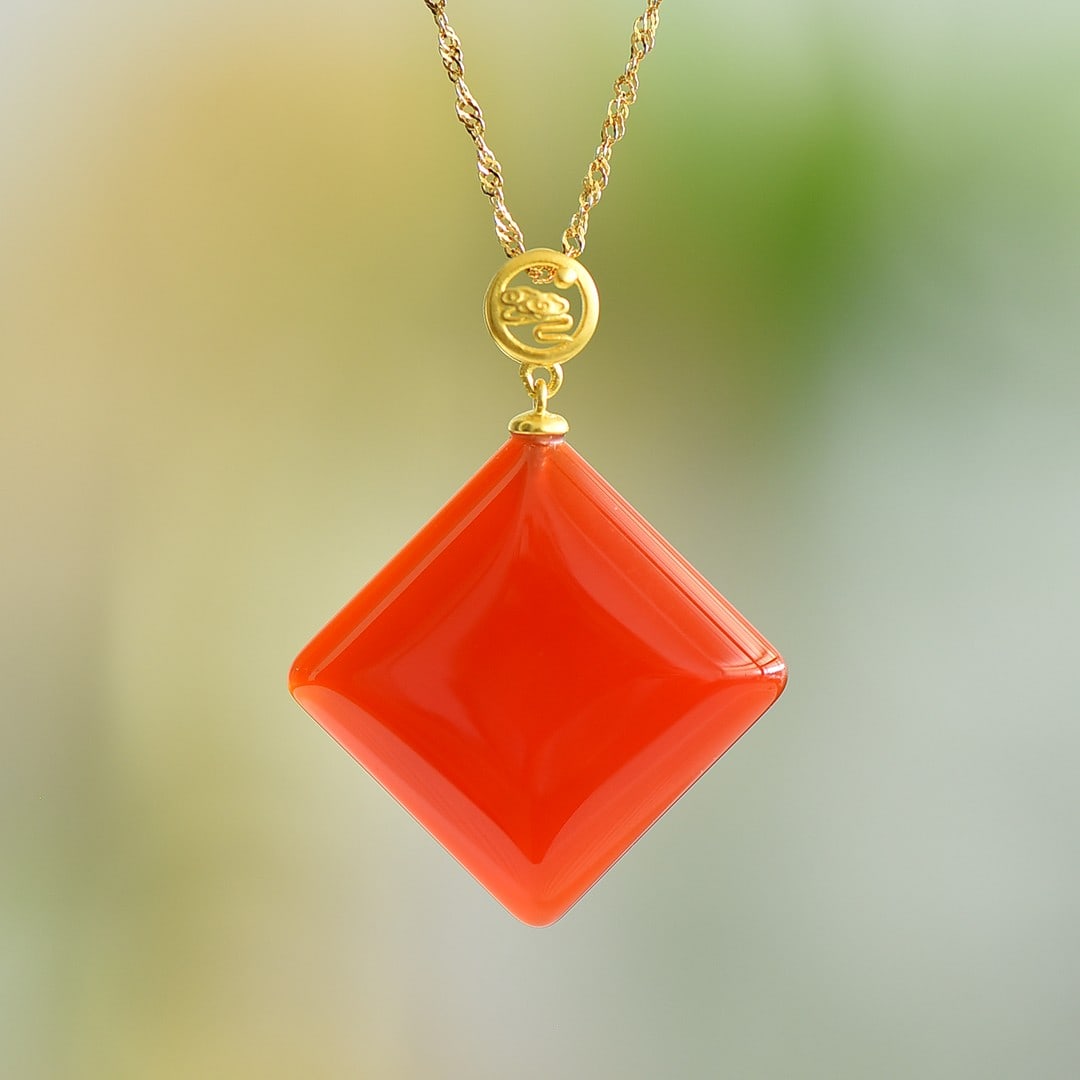 An Exquisite Sterling Silver-Gold Plated Inlaid Agate Pendant: An Exquisite Sterling Silver-Gold Plated Inlaid Agate Pendant,Size:0.9inx0.9in 纯银镀金镶玛瑙吊坠