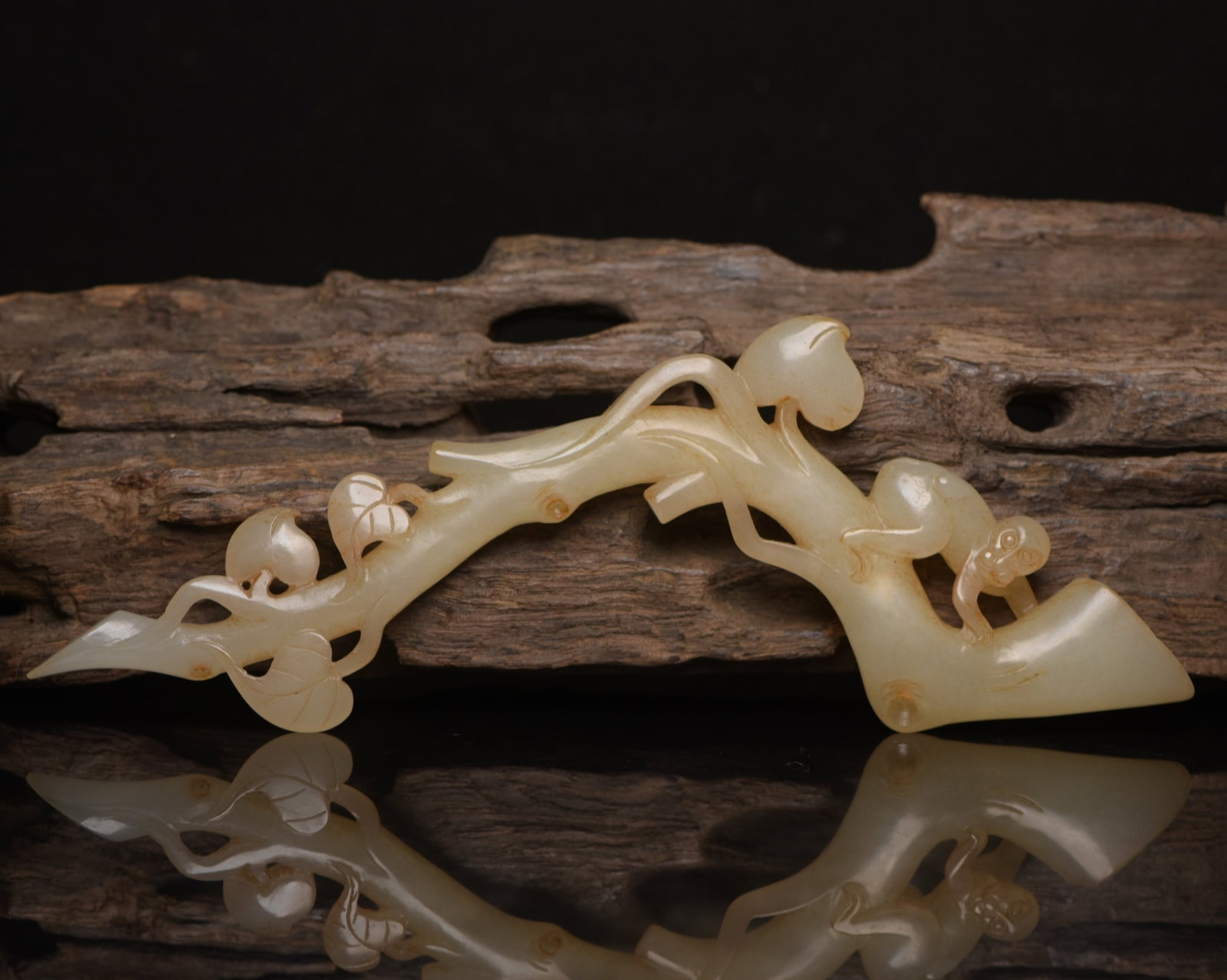 An Exquisite White Jade Monkey Ornament: An Exquisite White Jade Monkey Ornament,Qing Dynasty,China,Size:7inx2.4inx0.5in,Weight:83g 白玉猴子摆件,中国清代