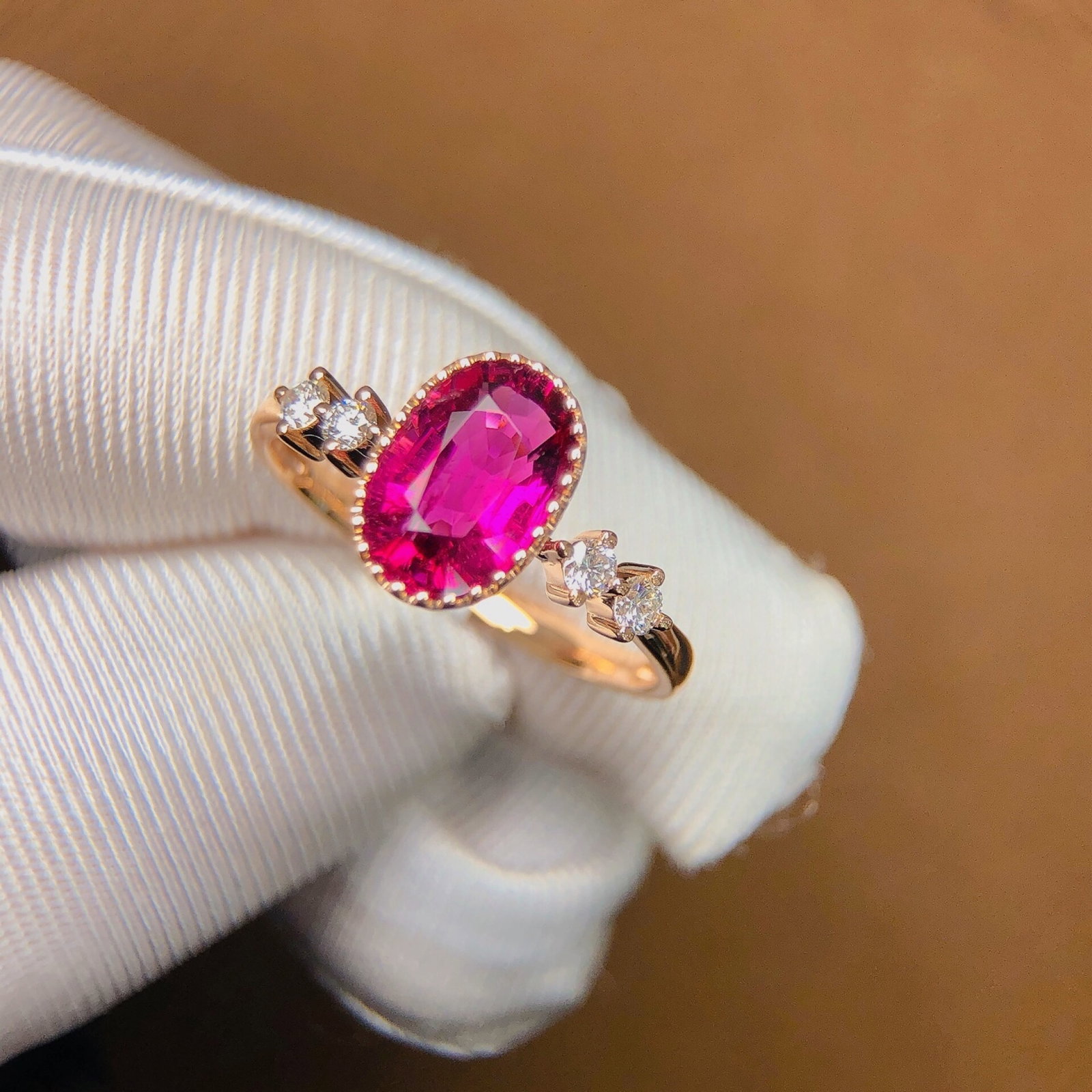 1.46Ctw Sterling Silver-Gold Plated Inlaid Natural Tourmaline Ring: 1.46Ctw Sterling Silver-Gold Plated Inlaid Natural Tourmaline Ring,Size:0.2inx0.3in 1.46Ctw纯银镀金嵌天然碧玺戒指