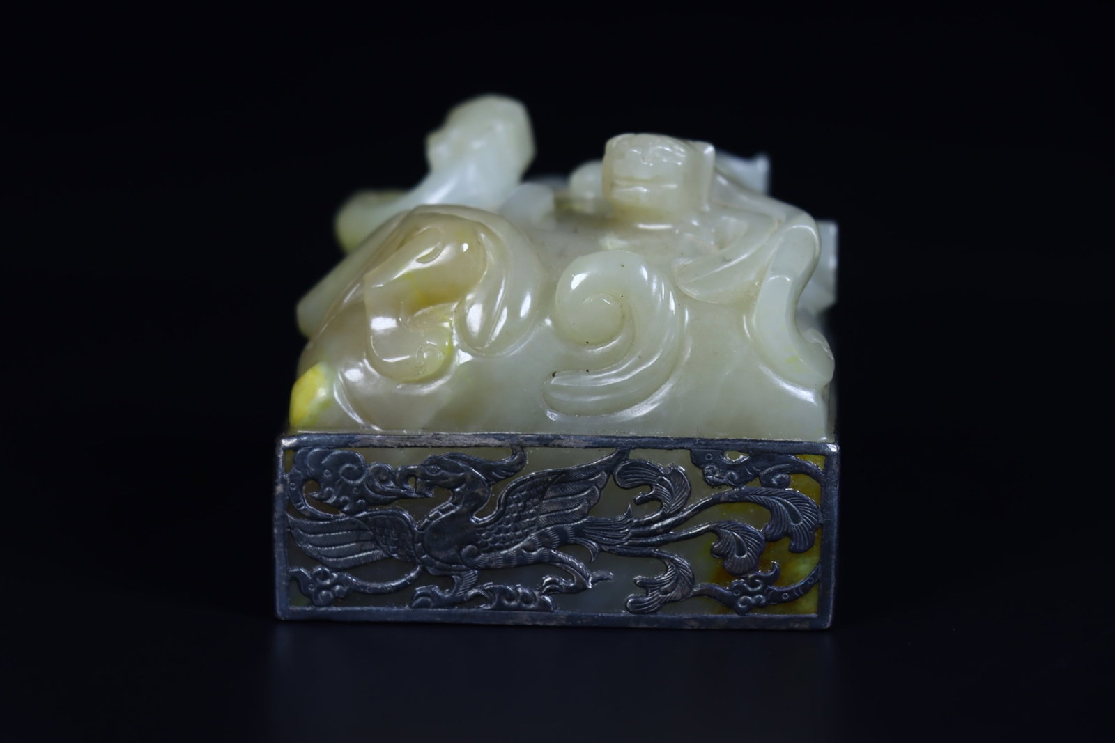 An Exquisite White Jade Cover with Silver Beast Seal: An Exquisite White Jade Cover with Silver Beast Seal,Qing Dynasty, China,Size:2.4inx2.4inx2in,Weight:416g 白玉包银兽印章,中国清代
