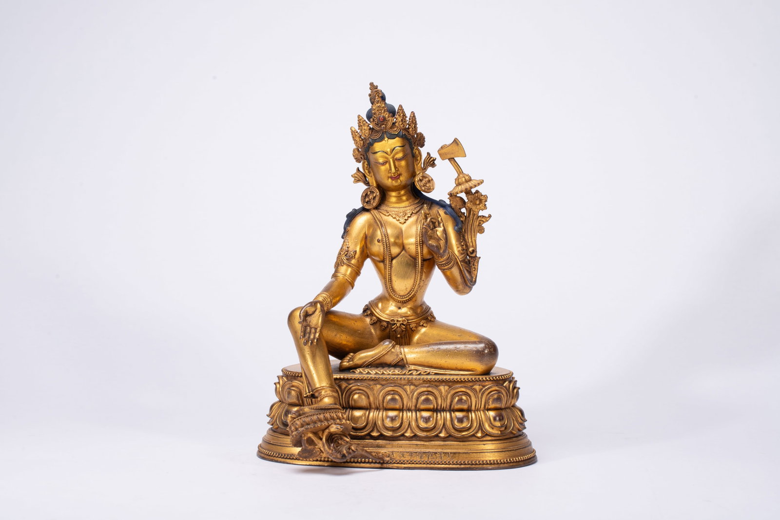 A Solemn Gilt Bronze Statue of Tara: A Solemn Gilt Bronze Statue of Tara,Qing Dynasty,China,Qianlong Mark,Size:6.1inx5.1inx8.3in,Weight:1810g 铜鎏金度母像,中国清代,乾Ɓ