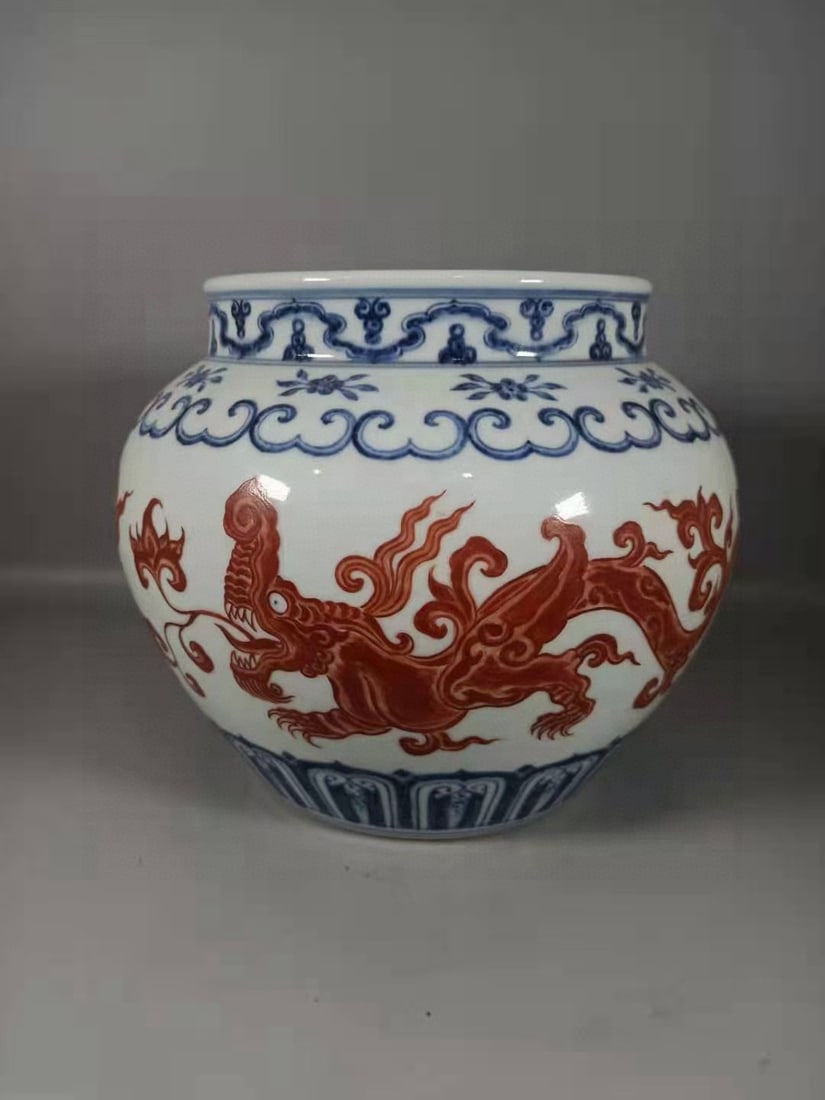 An Exquisite Blue and White Underglaze-Red Chi-Dragon Pattern Jar: An Exquisite Blue and White Underglaze-Red Chi-Dragon Pattern Jar,Ming Dynasty,China,Xuande Six-character Mark,Size:7.7inx6.4inx5.4in 青花釉里红螭龙纹&#