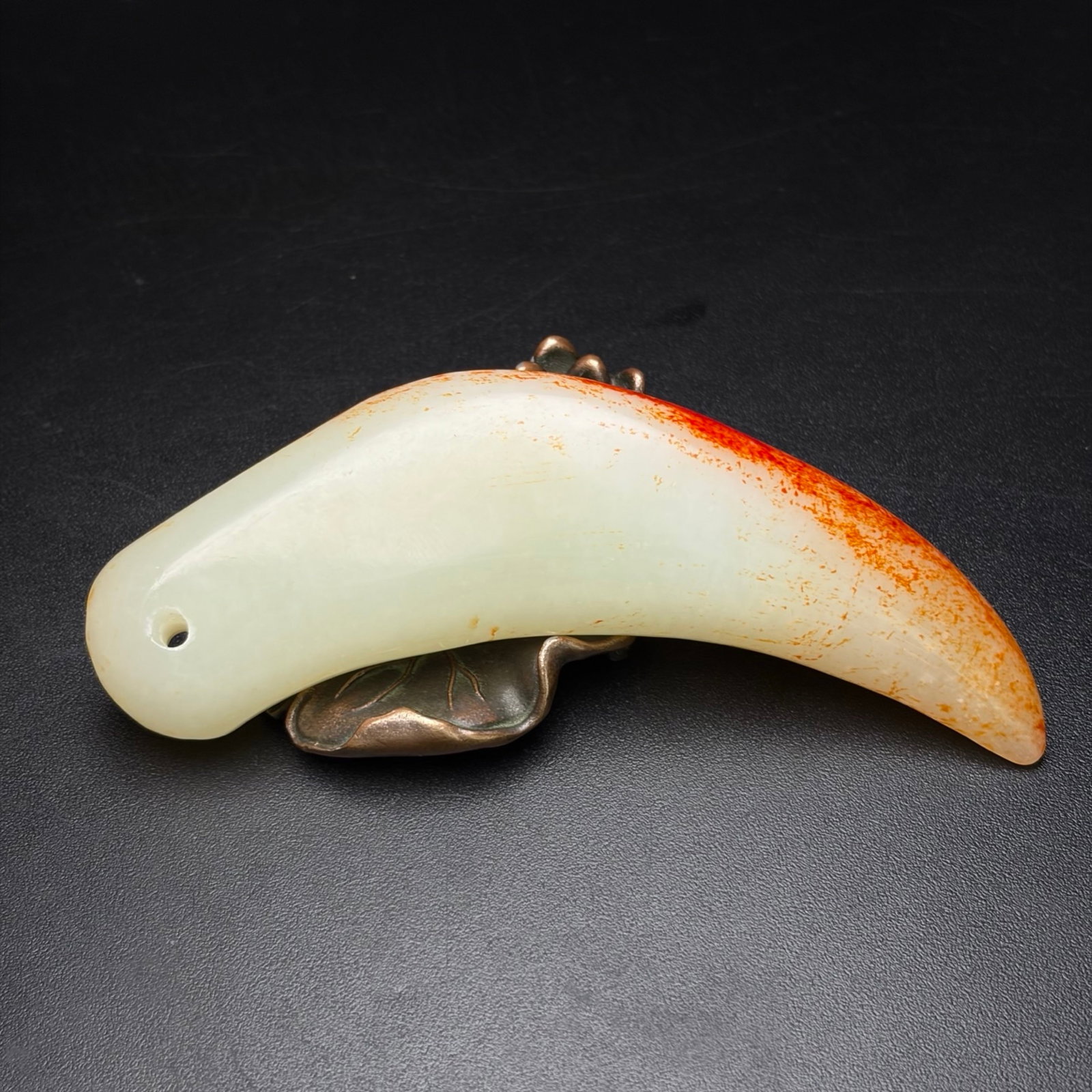 An Exquisite White Jade Pendant: An Exquisite White Jade Pendant,Qing Dynasty,China,Size:4inx1.1inx0.5in,Weight:72g 白玉挂件,中国清代