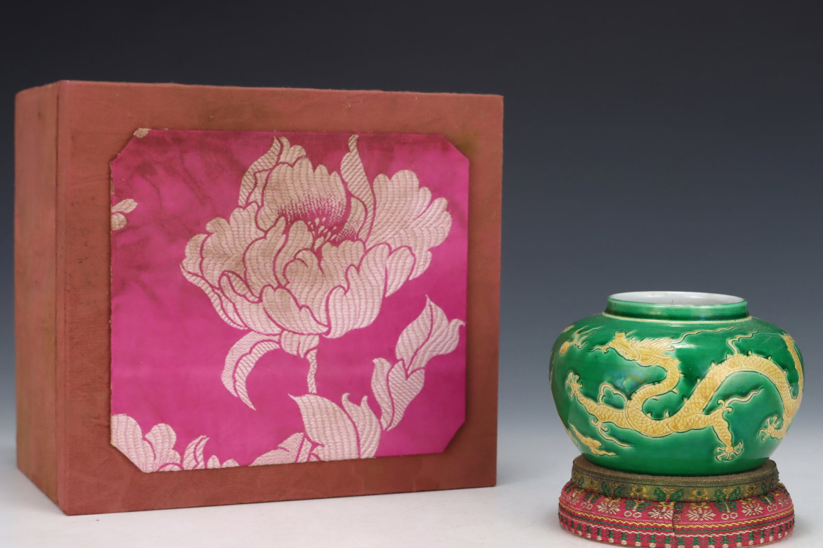 An Exquisite Yellow Ground Green Glazed Auspicious Cloud and Dragon Pattern Jar: An Exquisite Yellow Ground Green Glazed Auspicious Cloud and Dragon Pattern Jar,Ming Dynasty,China,Wanli Six-character Mark,Size:3.2inx4.6in 黄地绿釉祥云龙