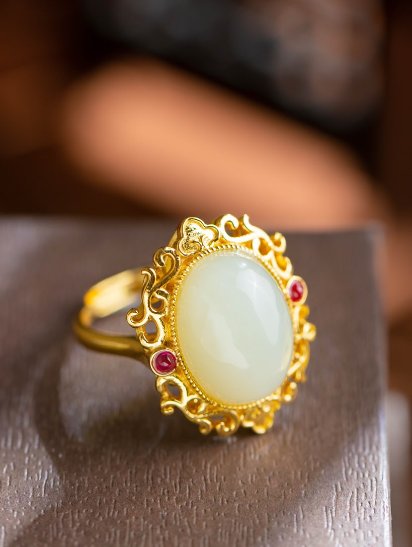 An Exquisite Sterling Silver-Gold Plated Inlaid White Jade Ring: An Exquisite Sterling Silver-Gold Plated Inlaid White Jade Ring 纯银镀金镶白玉戒指