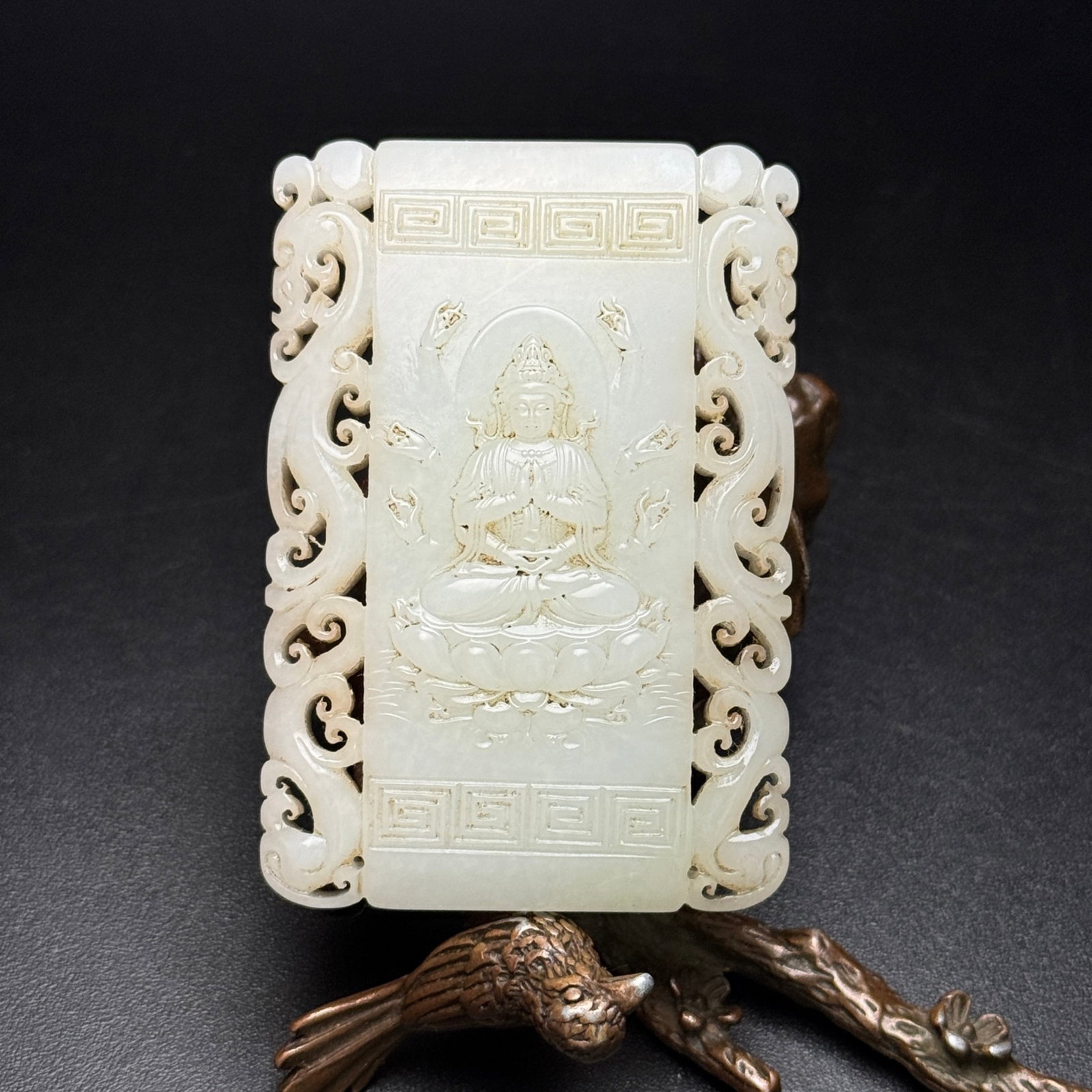 An Exquisite White Jade Statue of Avalokitesvara Dragon Pattern Pendant: An Exquisite White Jade Statue of Avalokitesvara Dragon Pattern Pendant,Qing Dynasty,China,Size:2.6inx1.8inx0.4in,Weight:63g 白玉观音像龙纹挂件,&#
