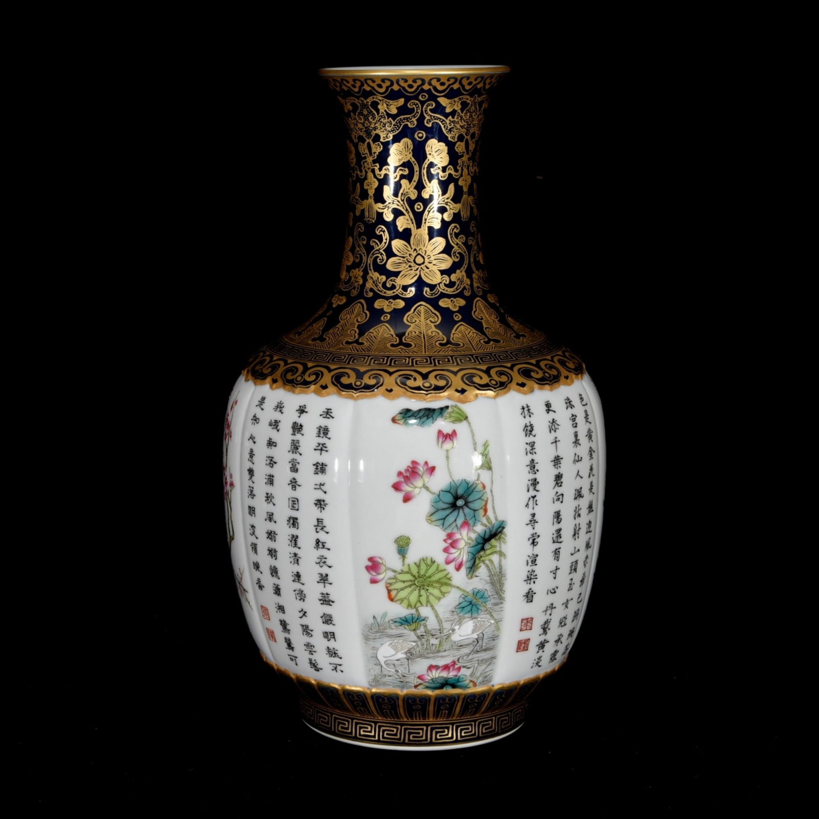 An Exquisite Famille-Rose Flower Pattern Vase,with Poem: An Exquisite Famille-Rose Flower Pattern Vase,with Poem,Qing Dynasty,China,Qianlong Six-Character Mark,Size:10.6inx6.3in 粉彩花卉纹瓶,带诗文,È