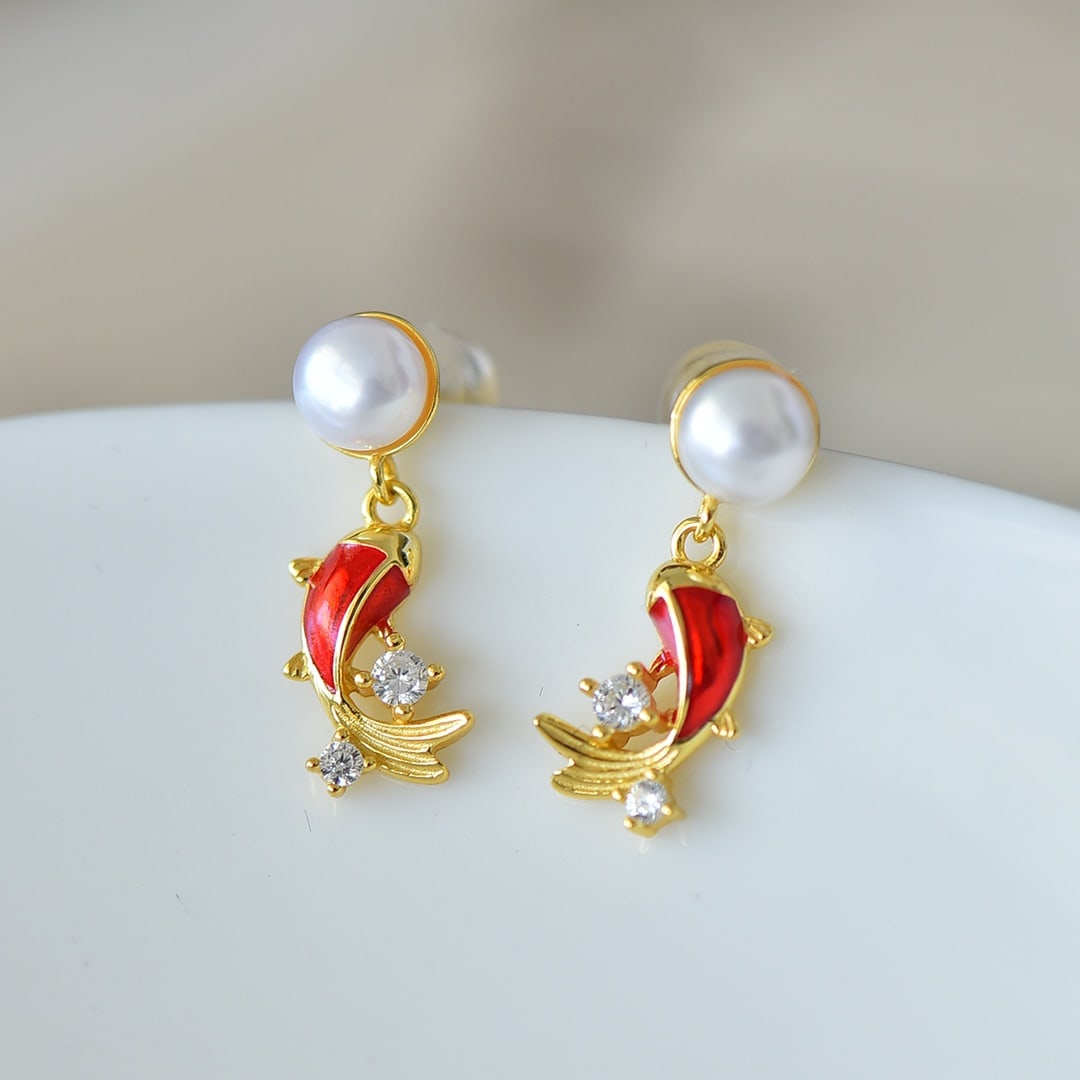 A Pair of Exquisite Sterling Silver-Gold Plated Inlaid Pearl Earrings,Inlaid Diamond: A Pair of Exquisite Sterling Silver-Gold Plated Inlaid Pearl Earrings,Inlaid Diamond,Size:0.3inx0.3in 一对纯银镀金镶珍珠耳环,嵌&