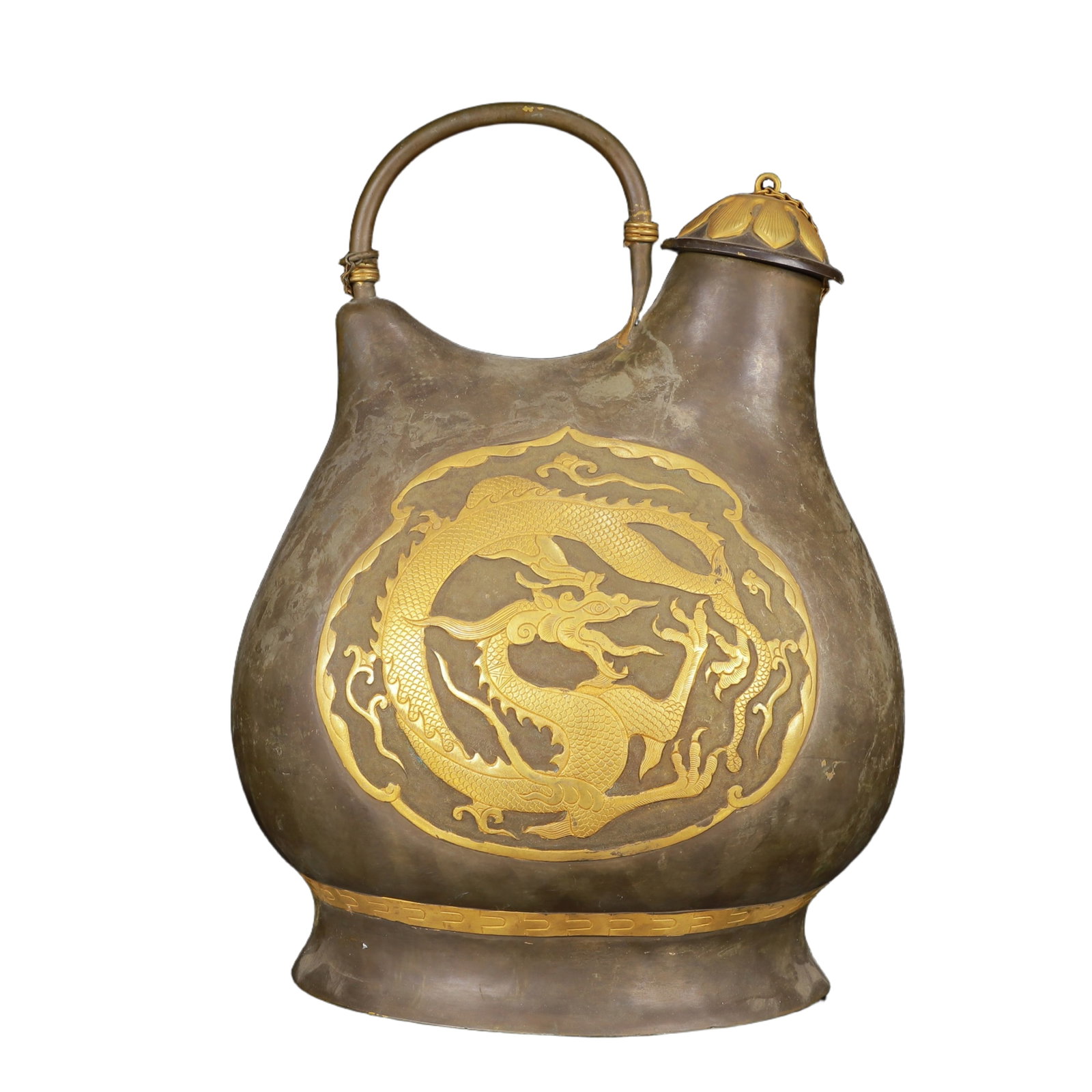 An Exquisite Gilt Silver Dragon Pattern Ewer: An Exquisite Gilt Silver Dragon Pattern Ewer,Qing Dynasty,China,Size:8.7inx6.7inx12.6in,Weight:2250g 银鎏金龙纹提壶,中国清代