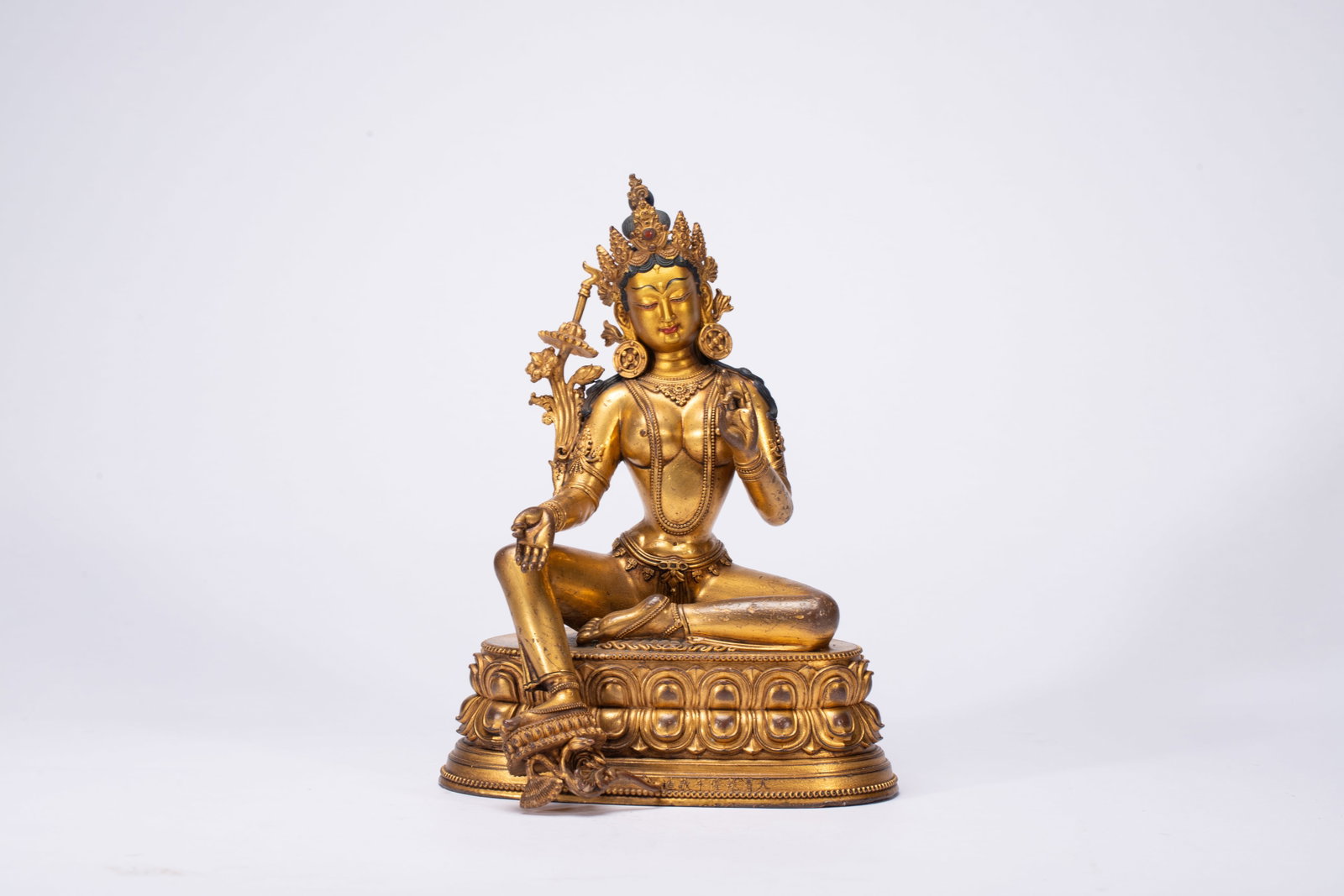 A Solemn Gilt Bronze Statue of Tara: A Solemn Gilt Bronze Statue of Tara,Qing Dynasty,China,Qianlong Mark,Size:6.1inx5.1inx8.3in,Weight:1720g 铜鎏金度母像,中国清代,乾Ɓ