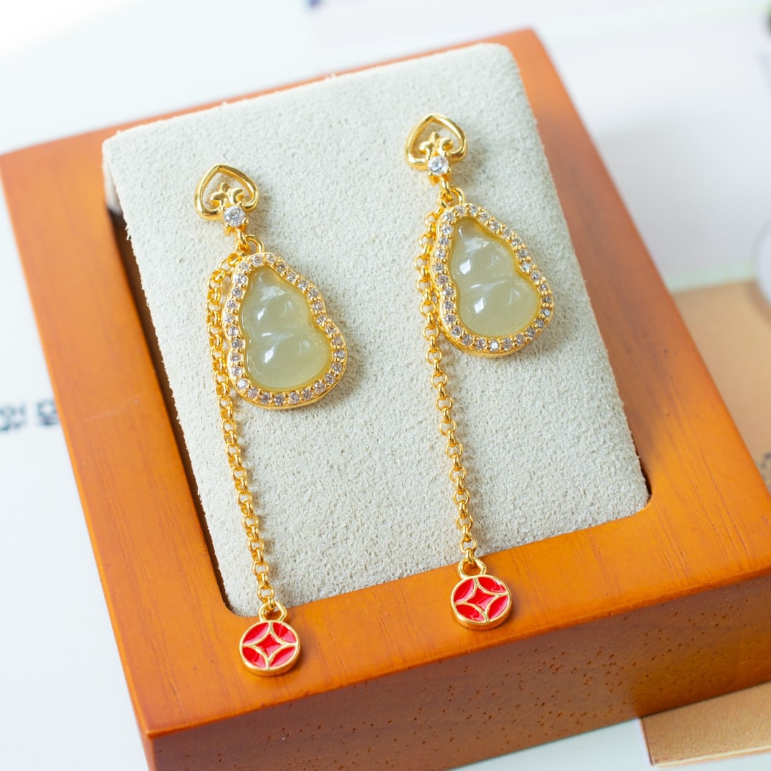 A Pair of Exquisite Sterling Silver-Gold Plated Inlaid White Jade Earrings,Inlaid Diamond: A Pair of Exquisite Sterling Silver-Gold Plated Inlaid White Jade Earrings,Inlaid Diamond,Size:0.2inx0.4in 一对纯银镀金镶白玉耳环,