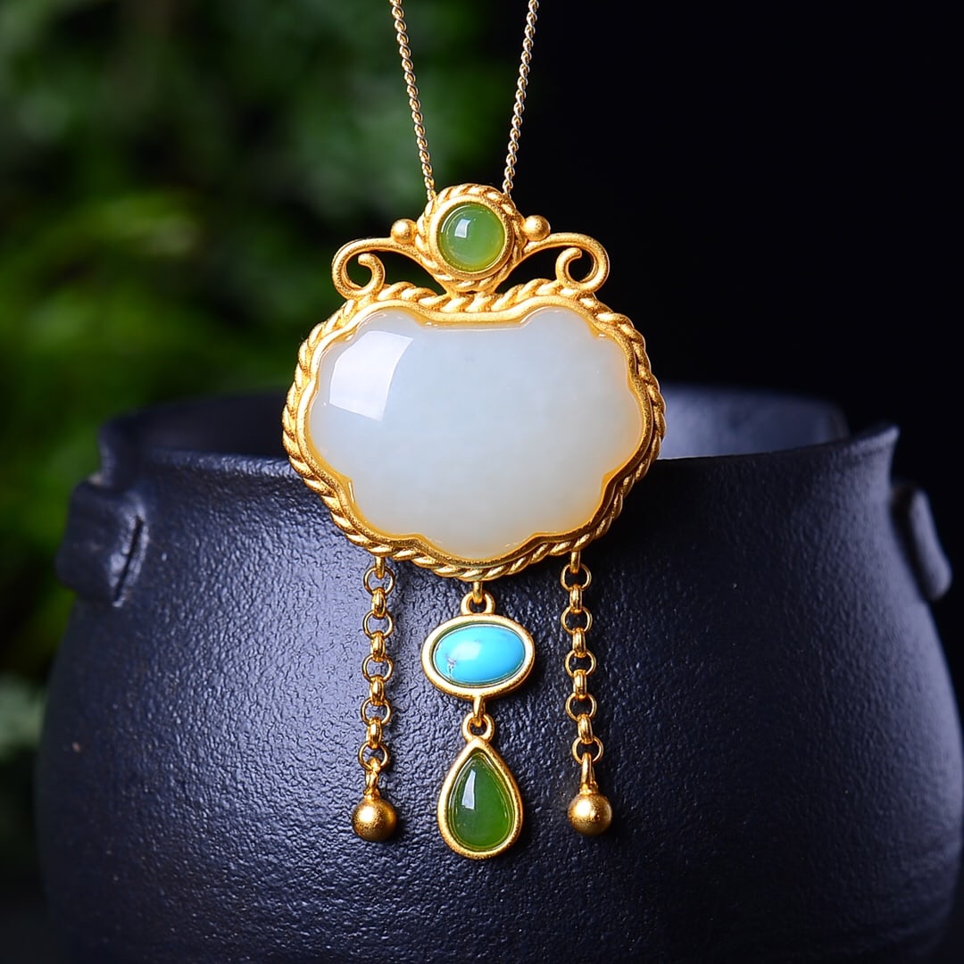 A Set of Fine Sterling Silver-Gold Plated Inlaid White Jade Jewelrys: A Set of Fine Sterling Silver-Gold Plated Inlaid White Jade Jewelrys,Size:(Earrings)0.4inx0.6in,(Pendant)0.6inx0.8in,(Ring)0.4inx0.6in 一套纯银镀金镶白&