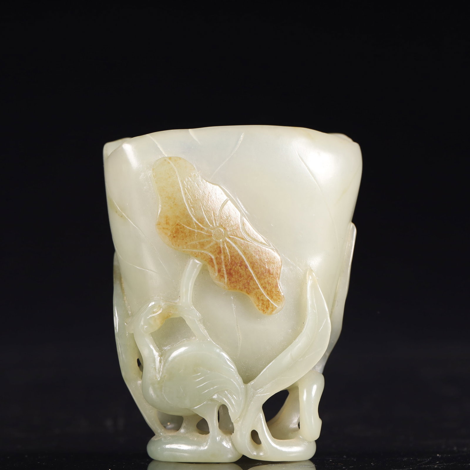 An Exquisite White Jade Lotus Leaf and Crane Pattern Cup: An Exquisite White Jade Lotus Leaf and Crane Pattern Cup,Qing Dynasty, China,Size:2.6inx1.6inx3.1in,Weight:100g 白玉荷叶鹤纹杯,中国清代
