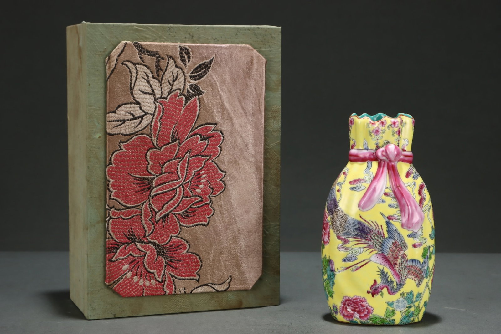 An Exquisite Yellow Ground Famille-Rose Flower and Phoenix Pattern Vase: An Exquisite Yellow Ground Famille-Rose Flower and Phoenix Pattern Vase,Qing Dynasty,China,Size:7.2inx3.7in