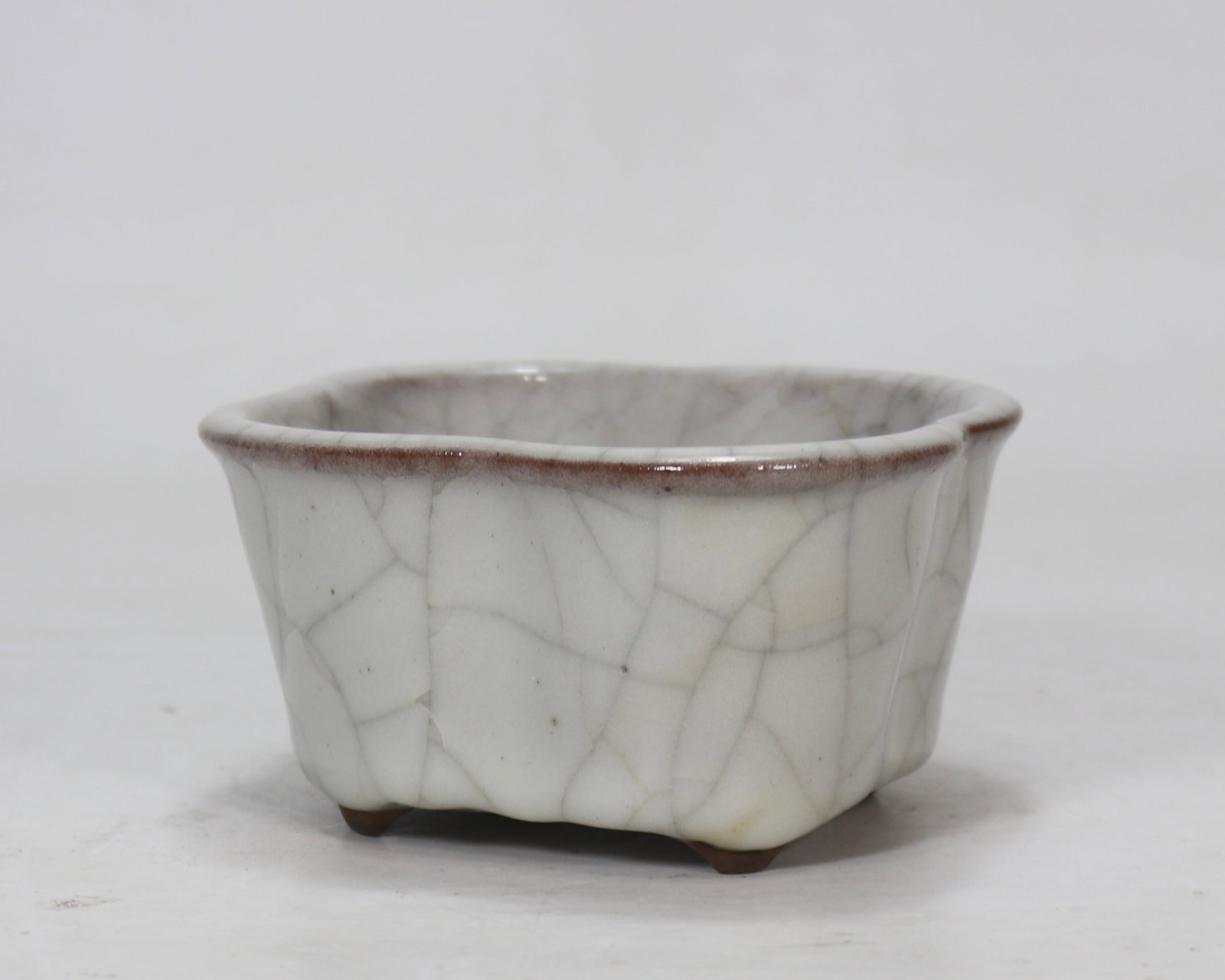 An Exquisite Guan yao White Glazed Brush Washer: An Exquisite Guan yao White Glazed Brush Washer,Song Dynasty,China,Size:2.3inx5.7in 官窑白釉笔洗,中国宋代