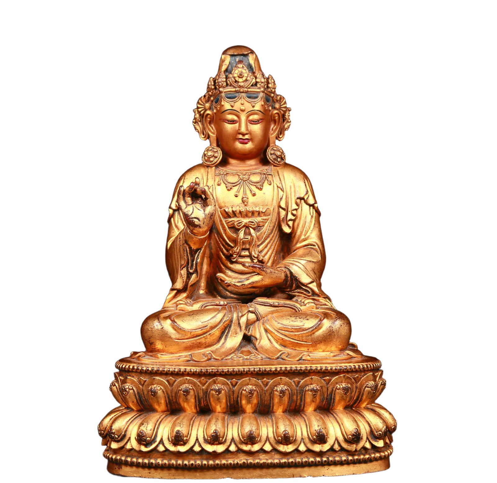 An exquisite gilt bronze statue of Bodhisattva: An exquisite gilt-bronze Bodhisattva statue ,Qing Dynasty, China, with a solemn and kind face and deep eyes, as if he can discern the suffering of all sentient beings, demonstrating his wisdom and