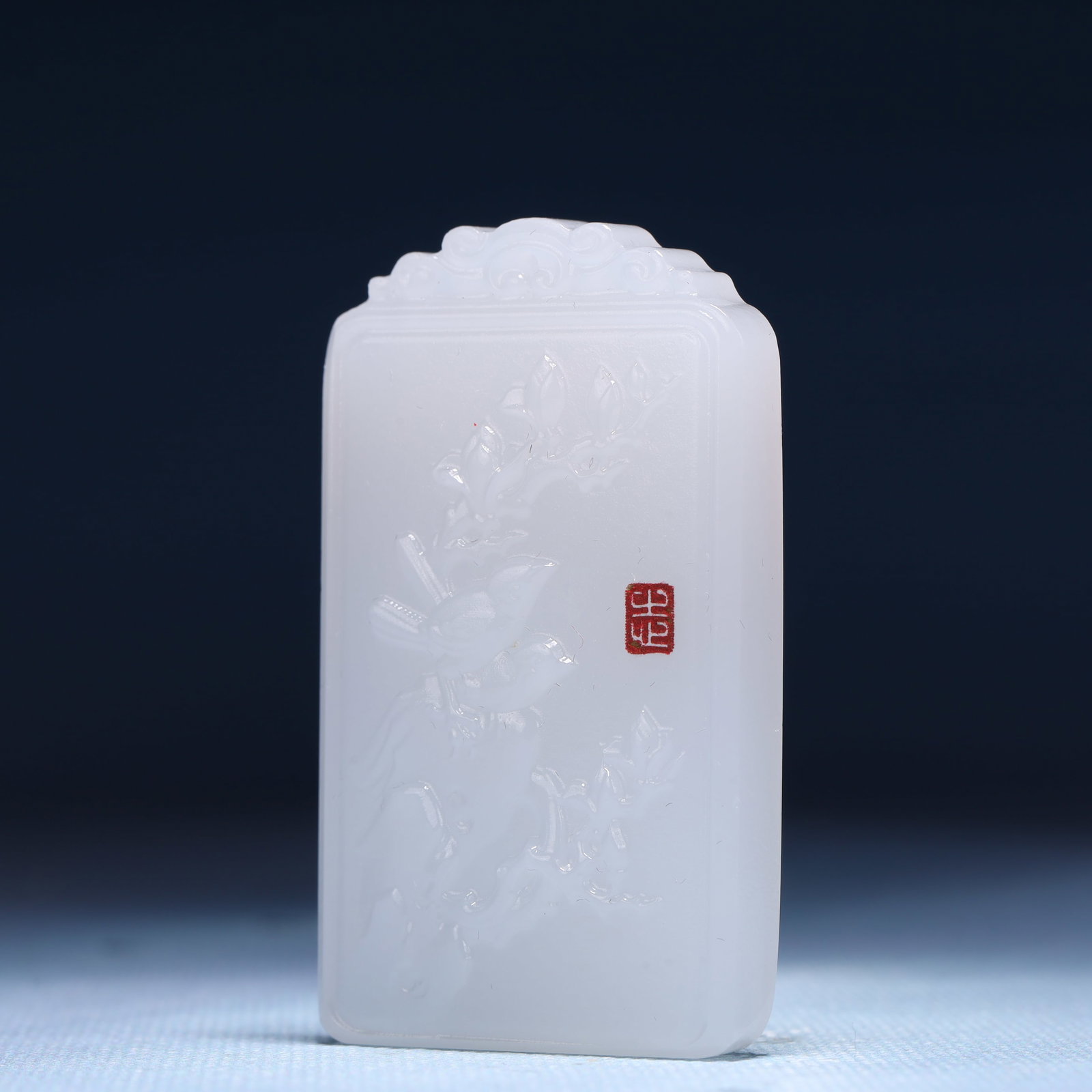 An Exquisite White Jade Flower Pattern Pendant - 2