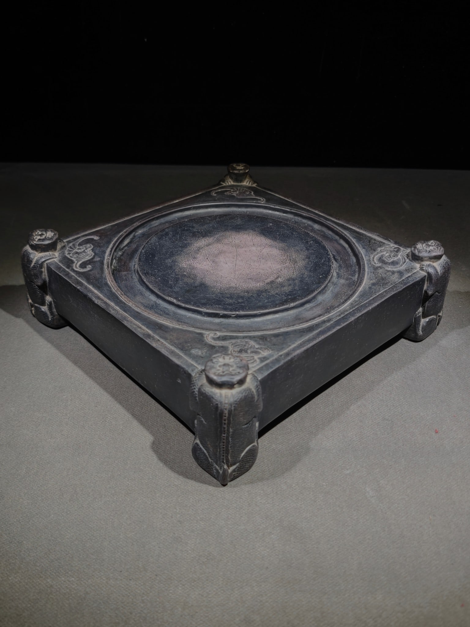 An Exquisite Bats Pattern Four Legs Inkstone - 3