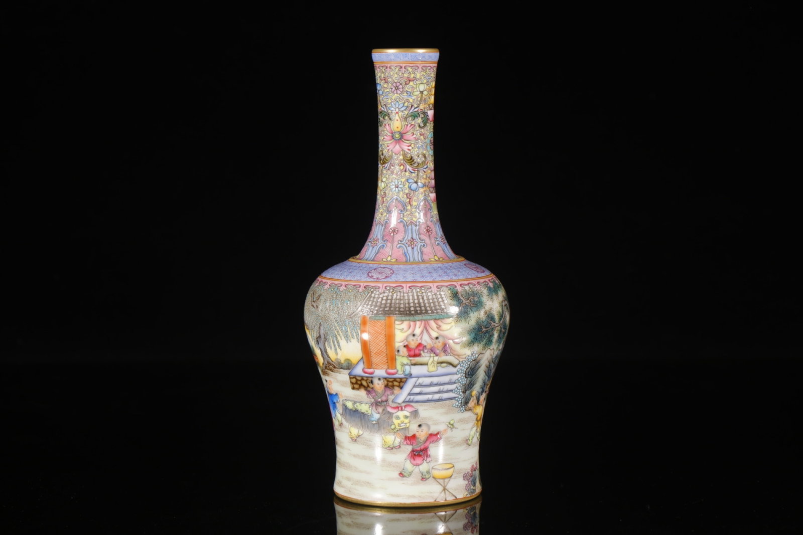 An Exquisite Enamel Character and Story Pattern Vase: An Exquisite Enamel Character and Story Pattern Vase,Qing Dynasty,China,Qianlong Four-character Mark,Size:7.1inx2.4in